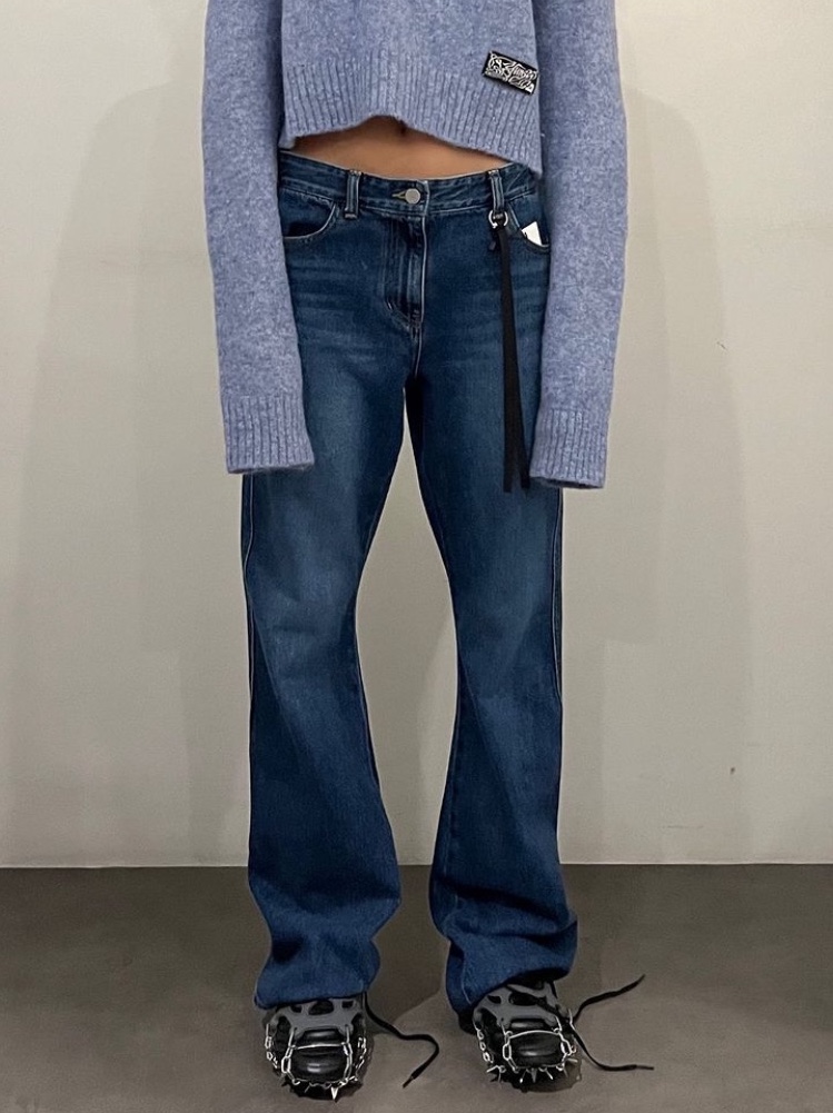 Yunse Women Pierced Curved Denim Blue 착용 스타일