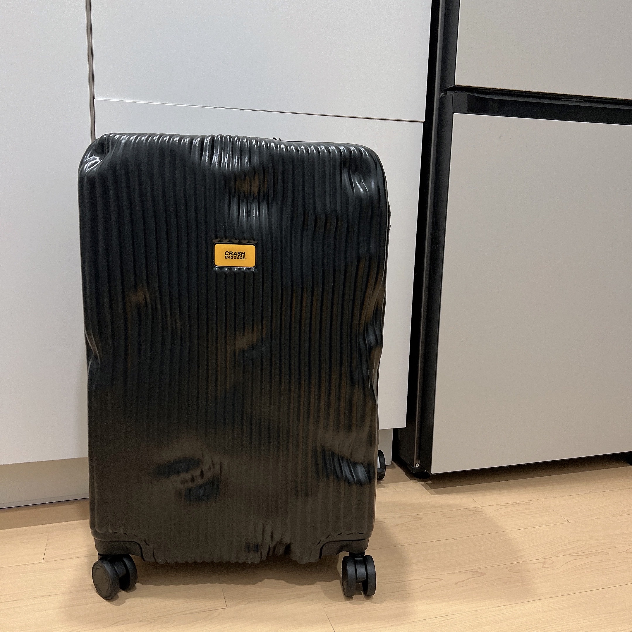 CRASH BAGGAGE Icon Stripe 26inch Black 착용 스타일