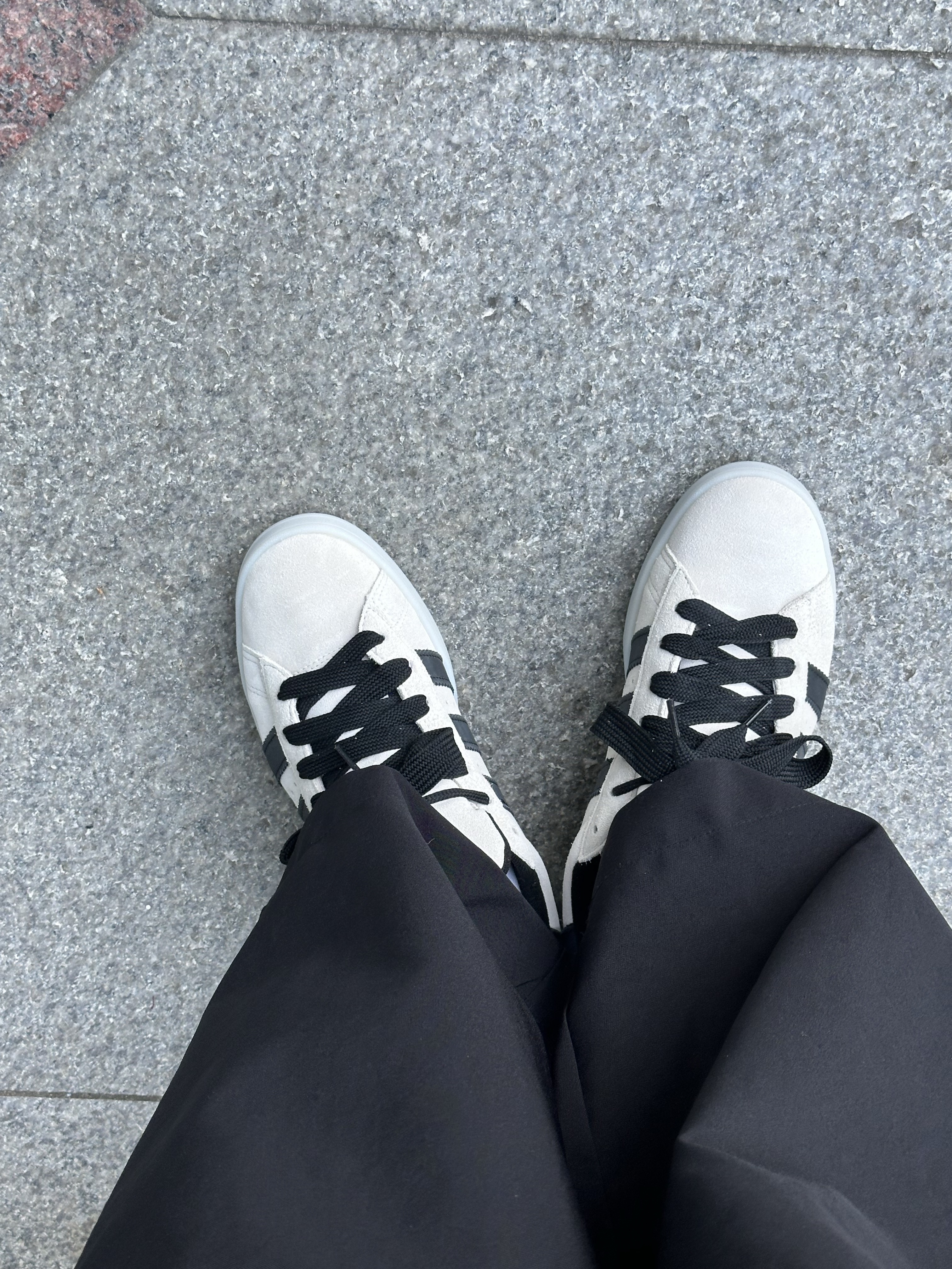 Adidas Campus 00s Aluminium Core Black 착용 스타일 - 2