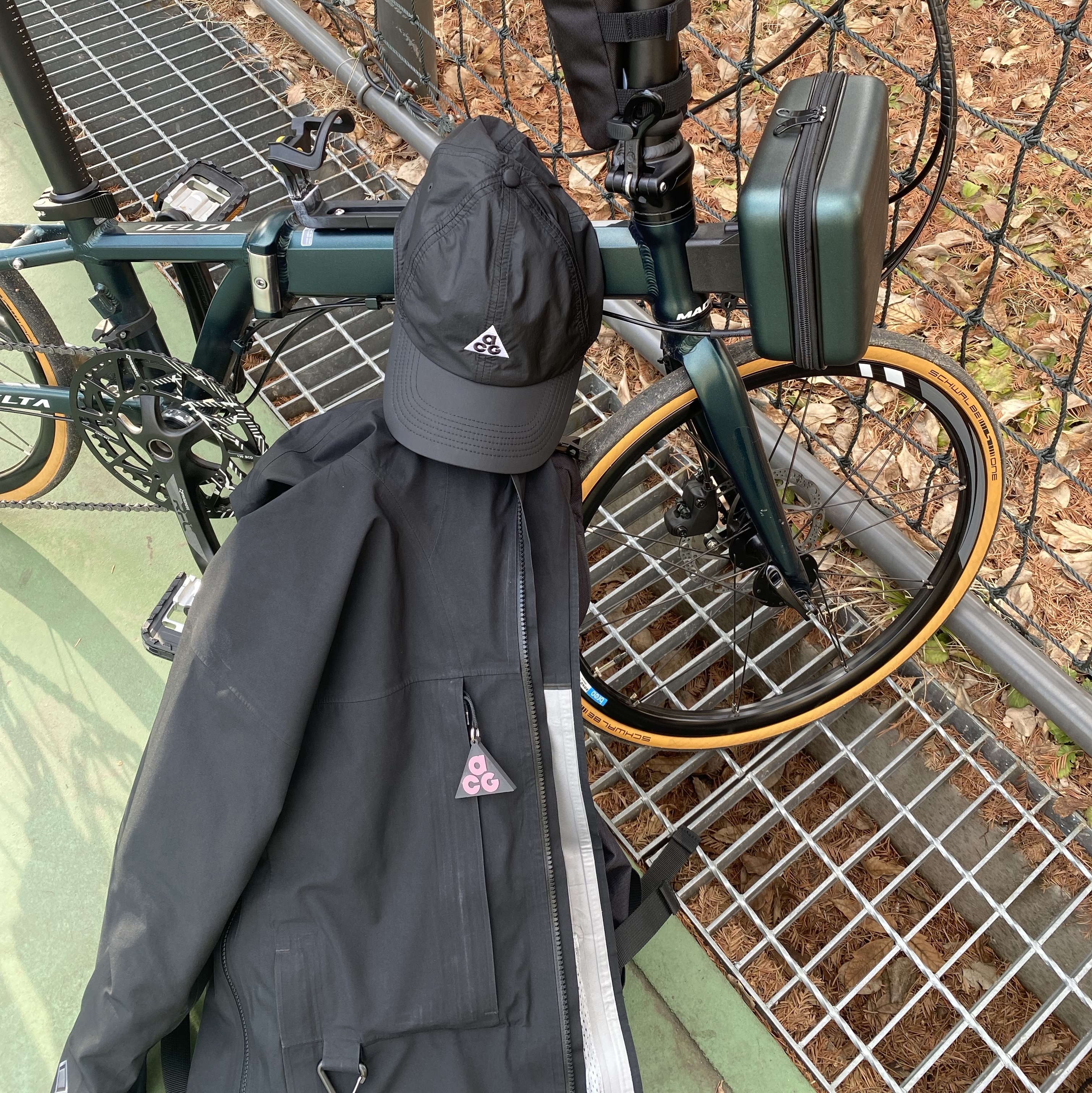 Nike ACG Trail Cap Black, Nike ACG Gore-Tex Misery Ridge Jacket Black - US/EU 착용 스타일 - 2