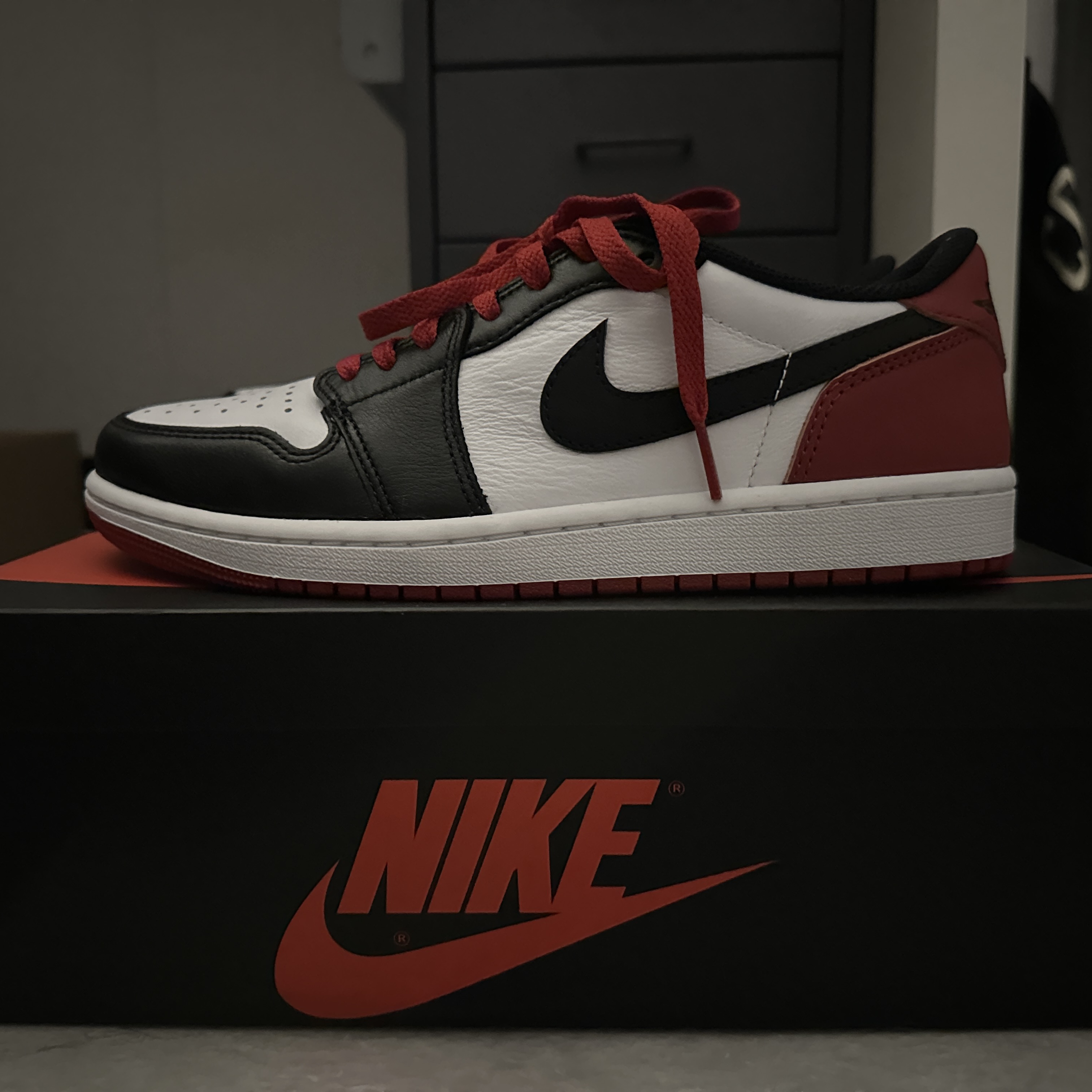 Jordan 1 Retro Low OG Black Toe 착용 스타일 - 2