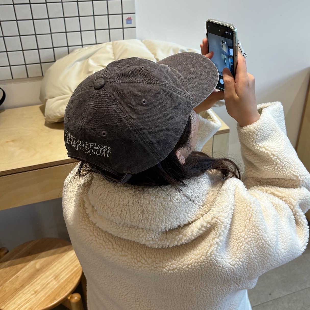 Heritage Floss Crest Twill Washed Cap Charcoal 착용 스타일 - 2