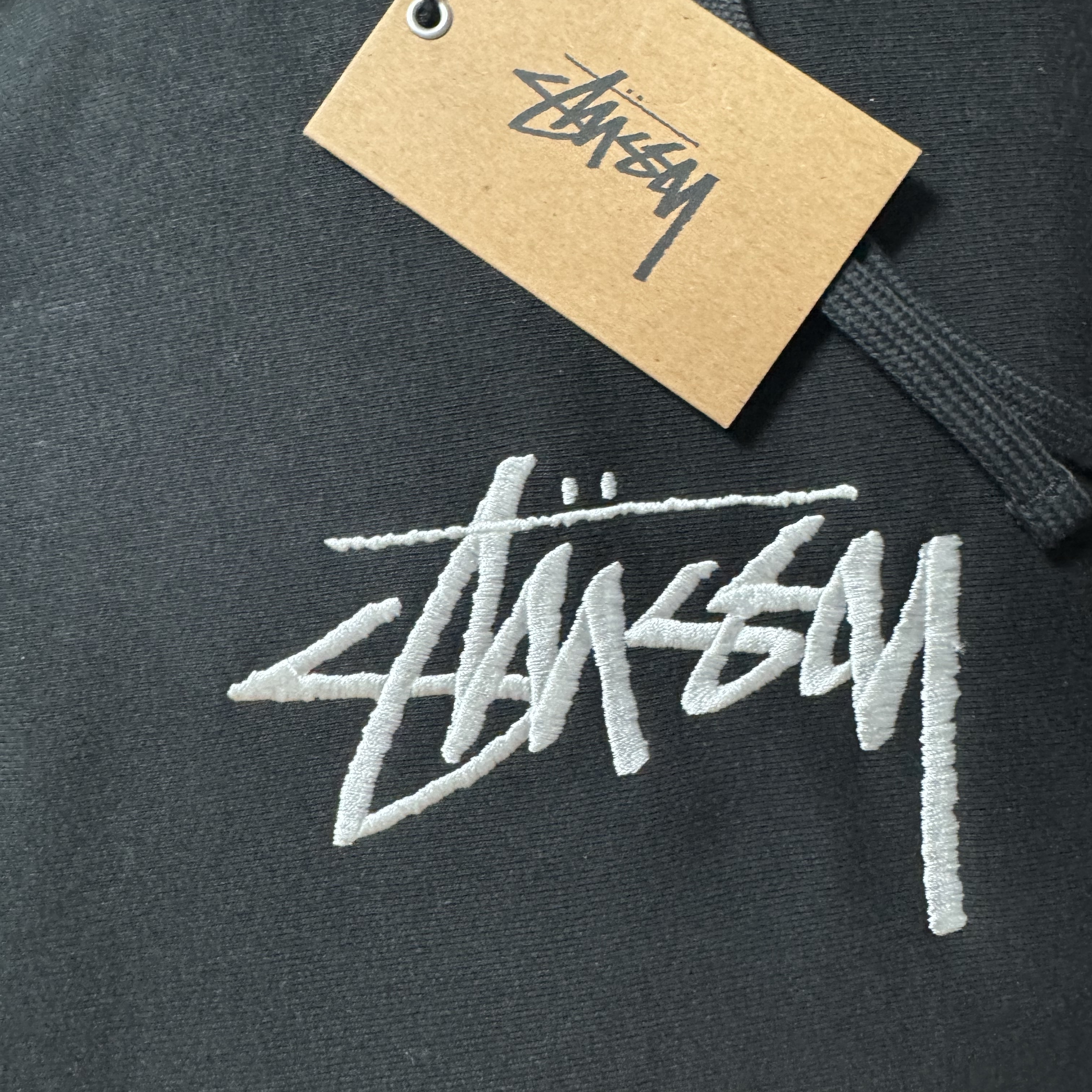 Stussy Stock Logo Applique Hoodie Black 착용 스타일