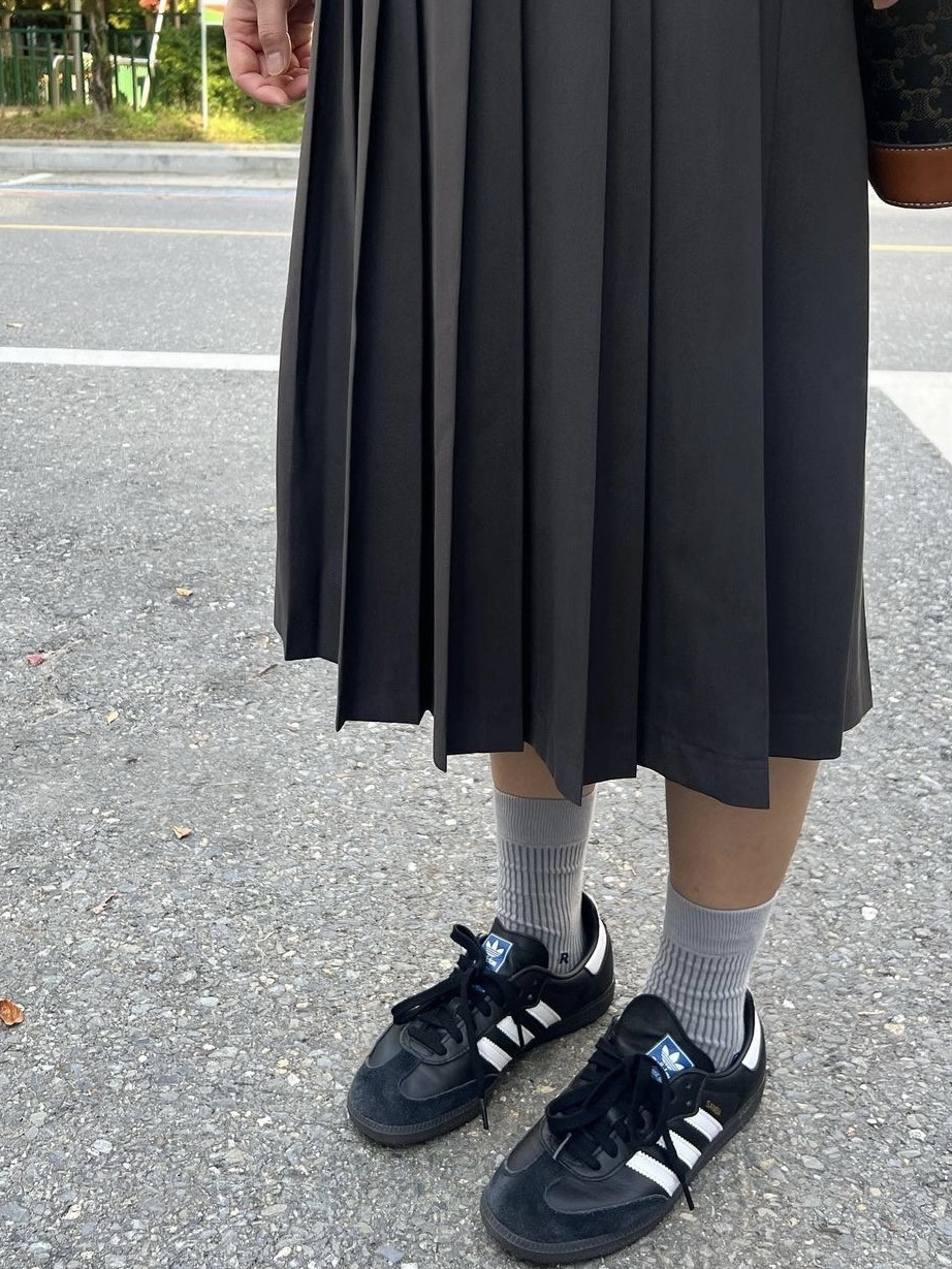 Adidas Samba OG Black White Gum 착용 스타일