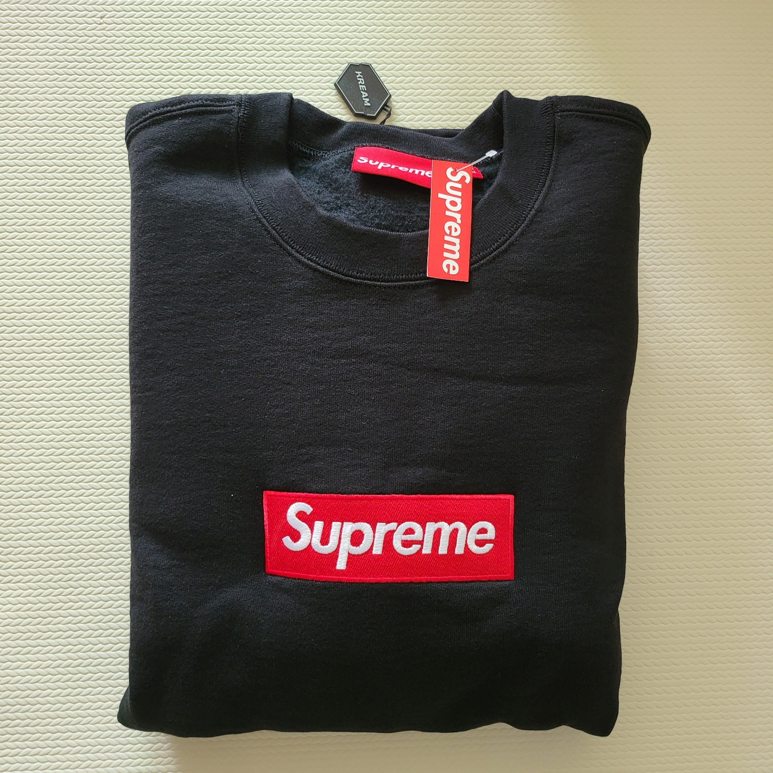 Supreme Box Logo Crewneck Black - 22FW 착용 스타일 - 2