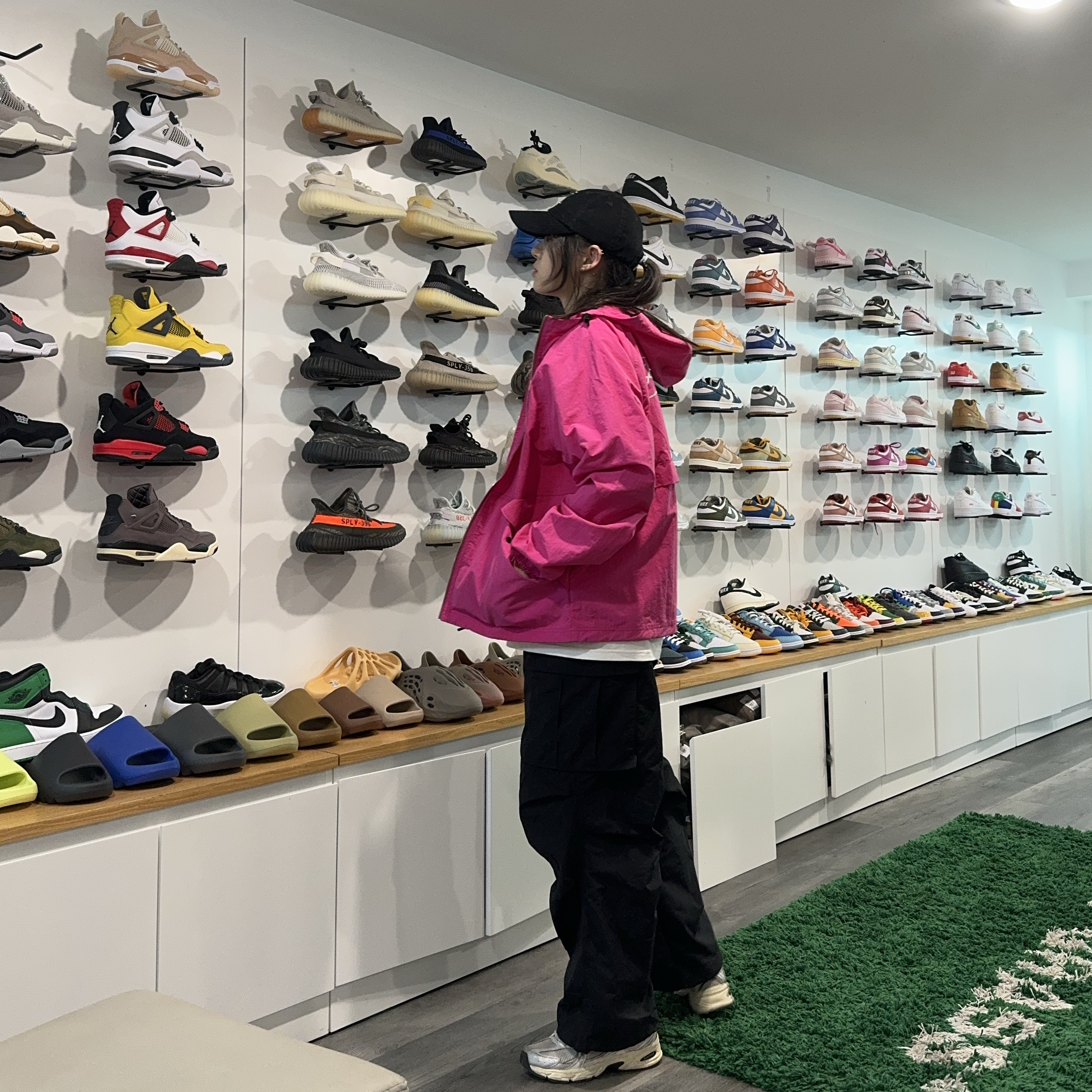 Stussy Wave Dye Beach Shell Jacket Fuchsia, New Balance 530 Steel Grey 착용 스타일 - 1