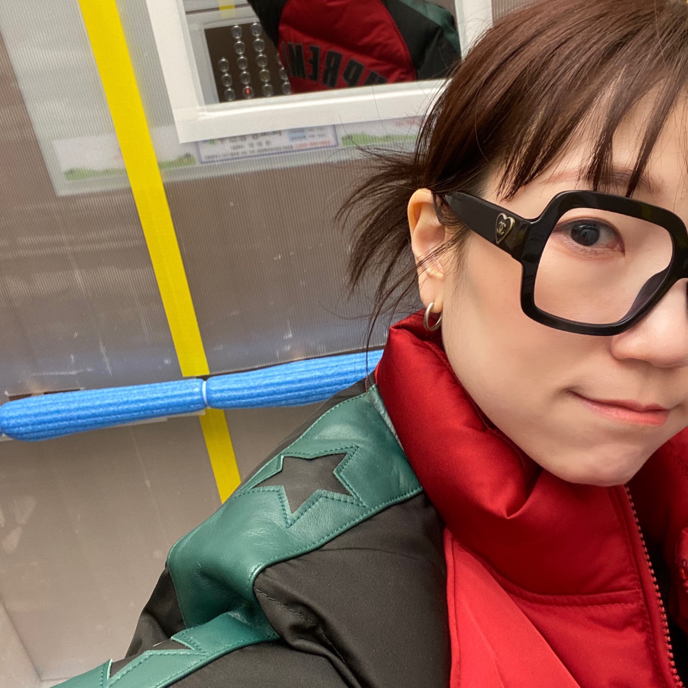 Supreme Star Sleeve Down Puffer Jacket Red - 23FW 착용 스타일