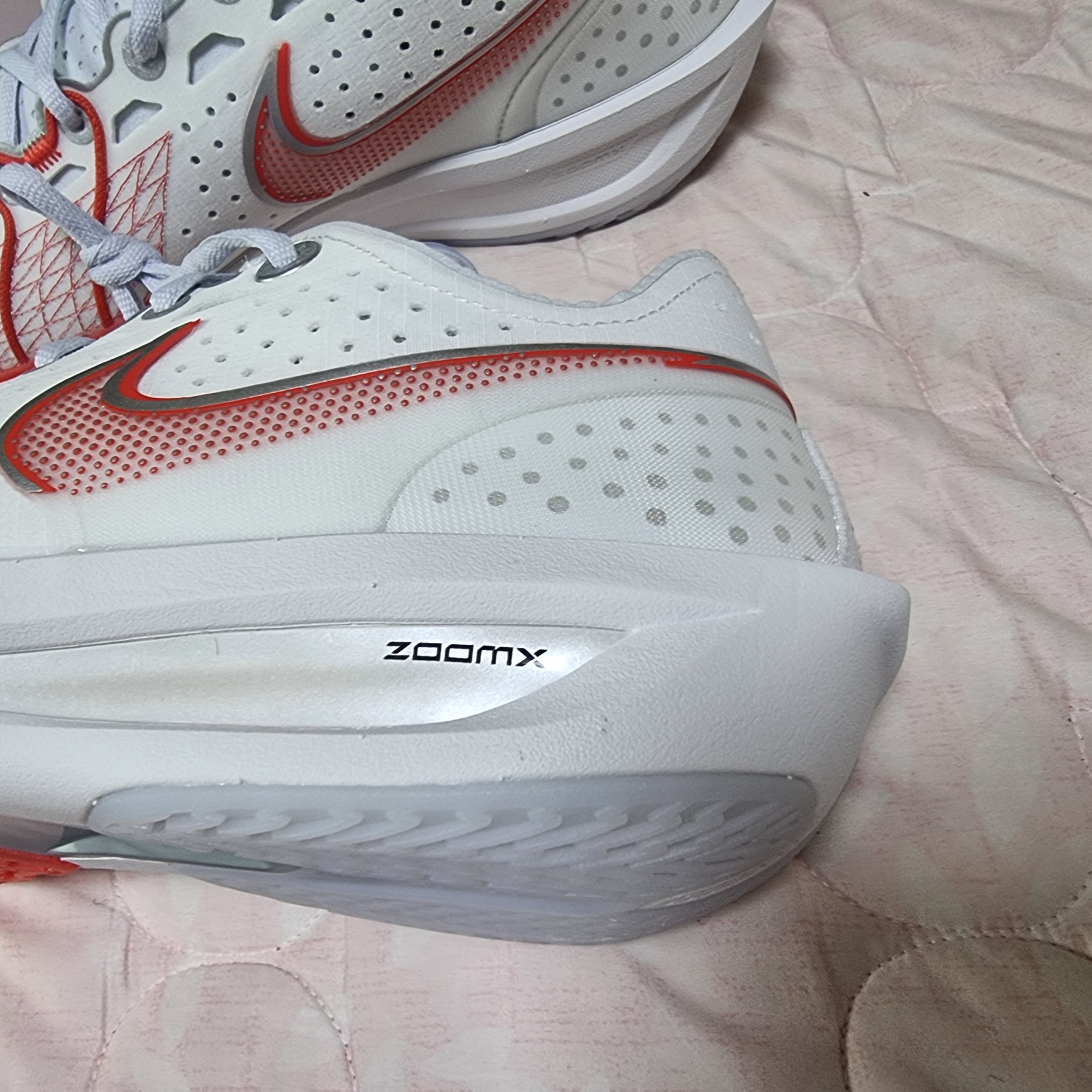 Nike Air Zoom GT Cut 3 EP Summit White Picante Red 착용 스타일 - 2