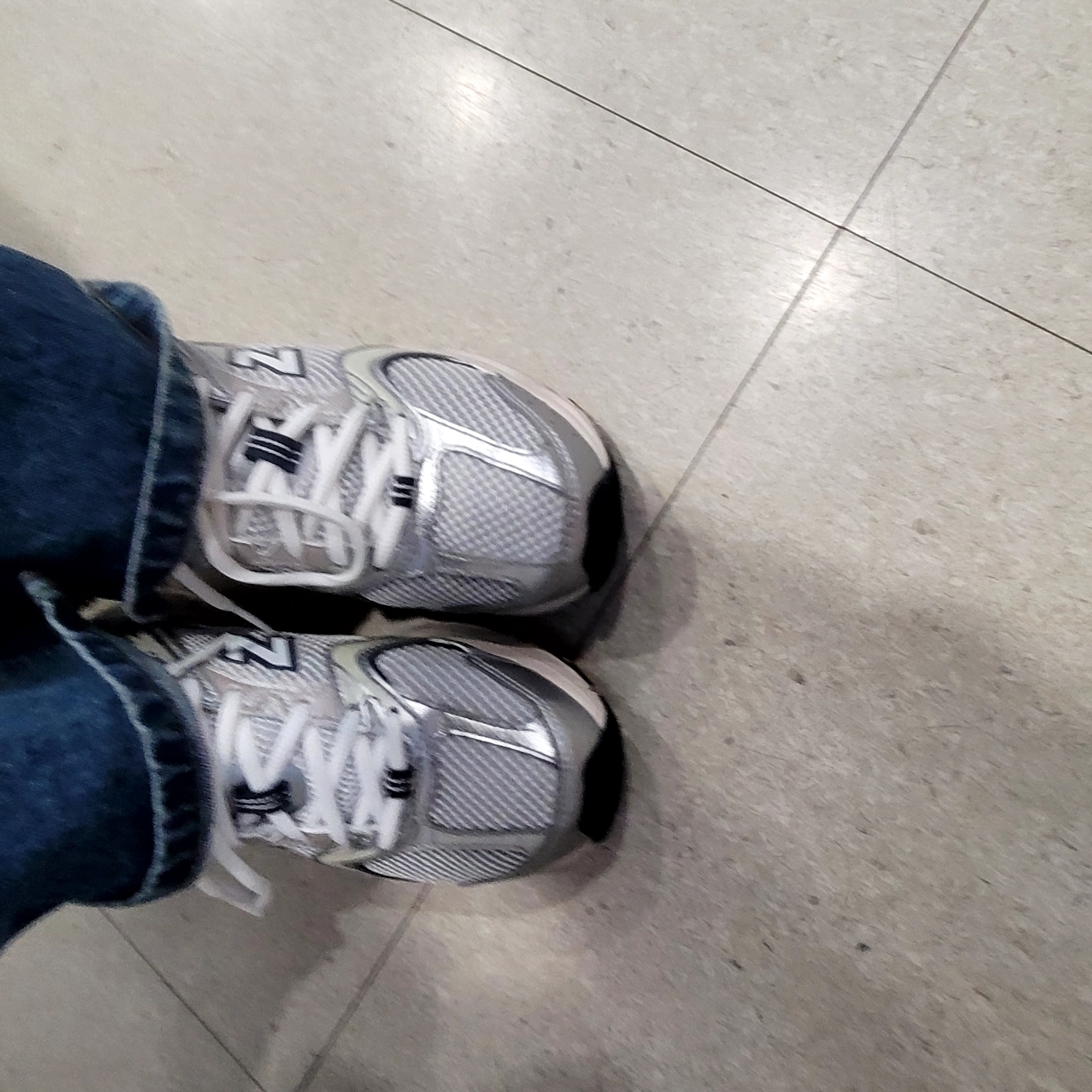 New Balance 530 Steel Grey 착용 스타일