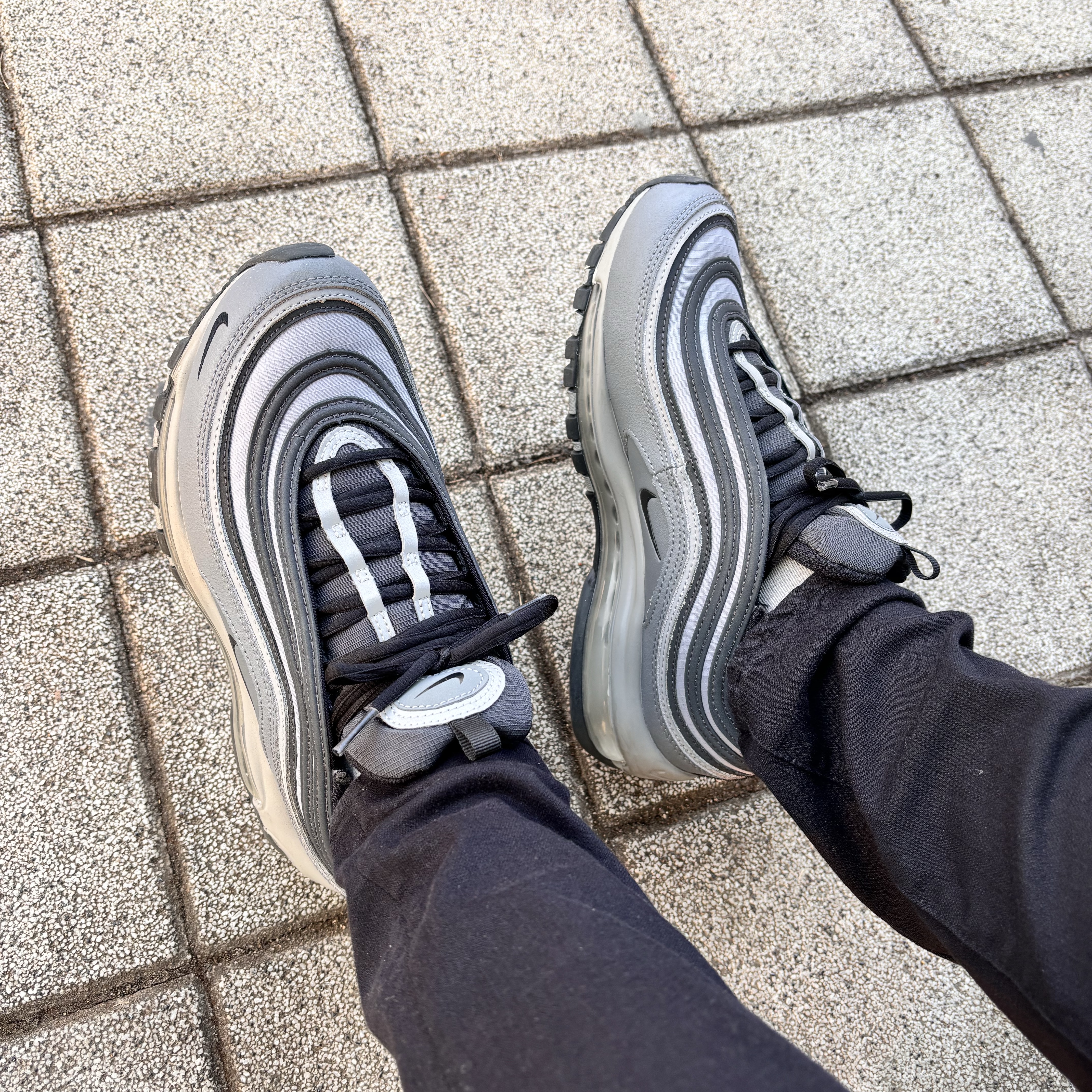 Nike Air Max 97 Stadium Grey Anthracite 착용 스타일