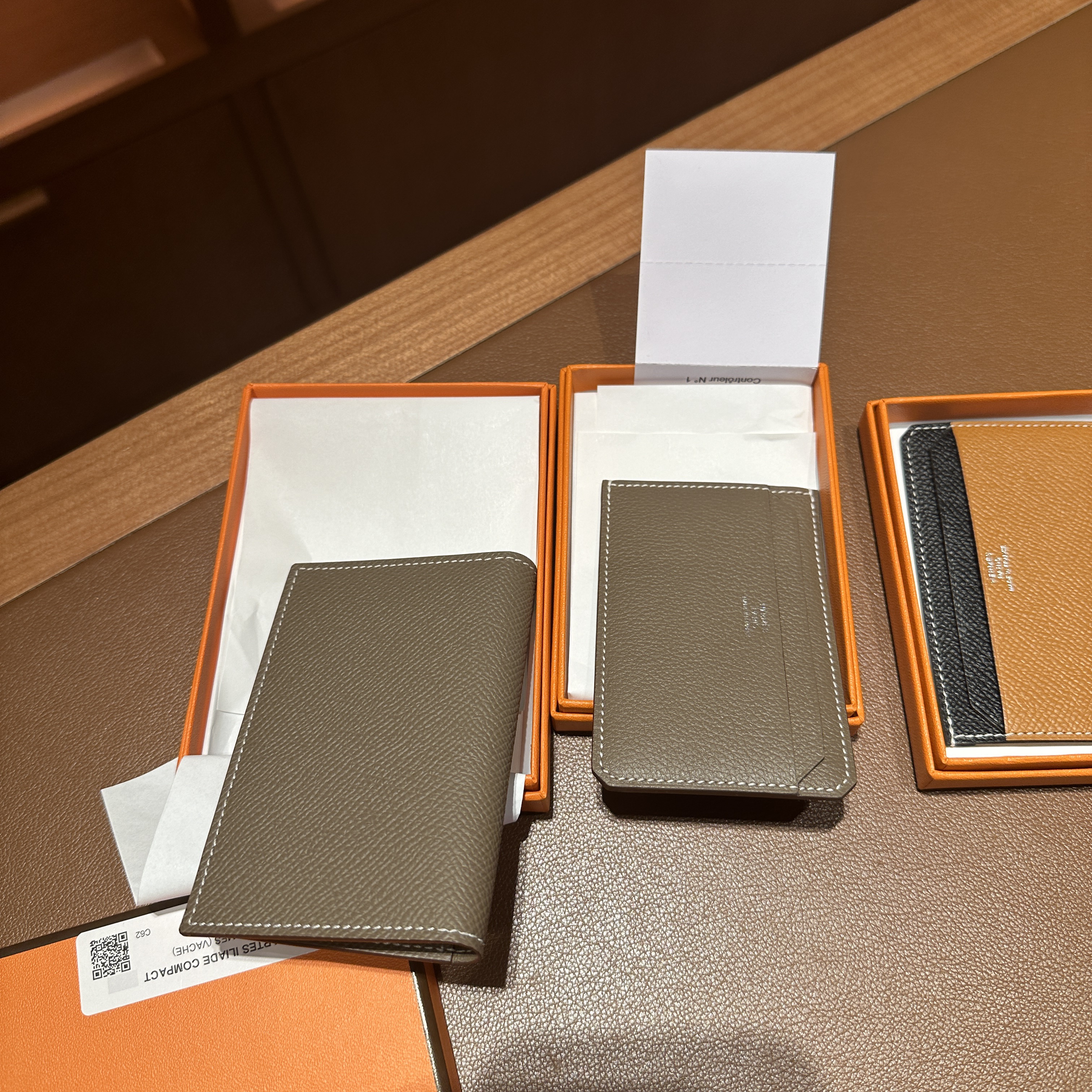 Hermes MC² Euclide Card Holder Epsom & Etoupe 착용 스타일