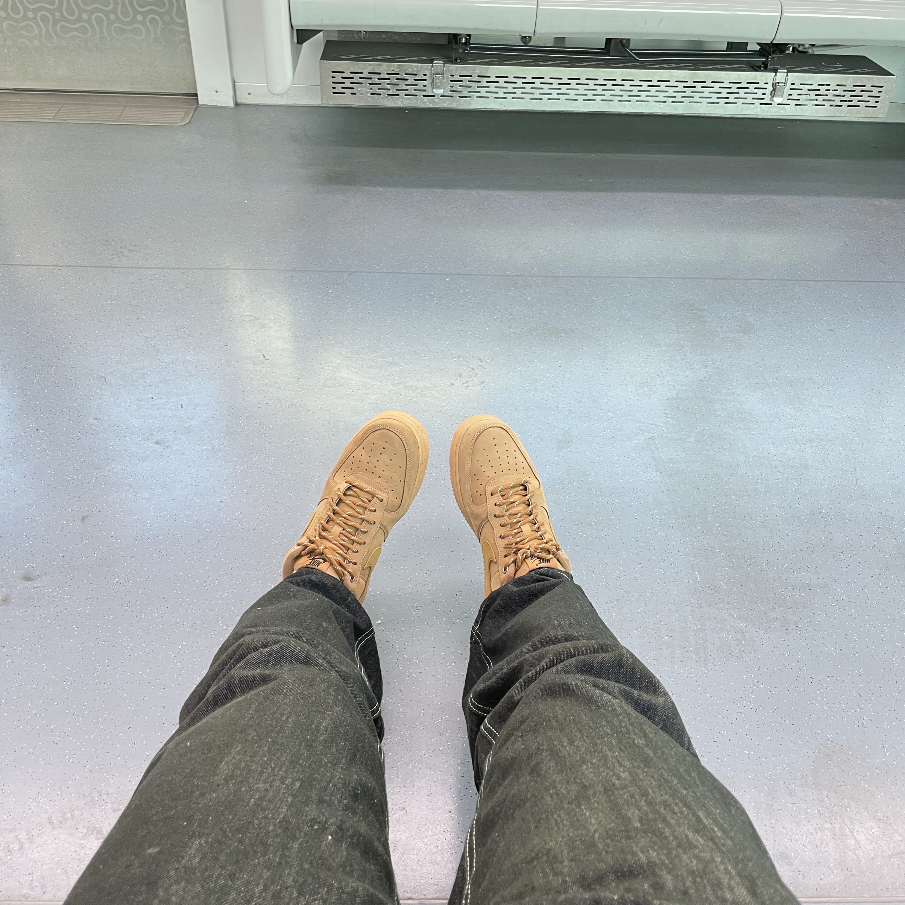 Nike Air Force 1 '07 WB Flax 착용 스타일