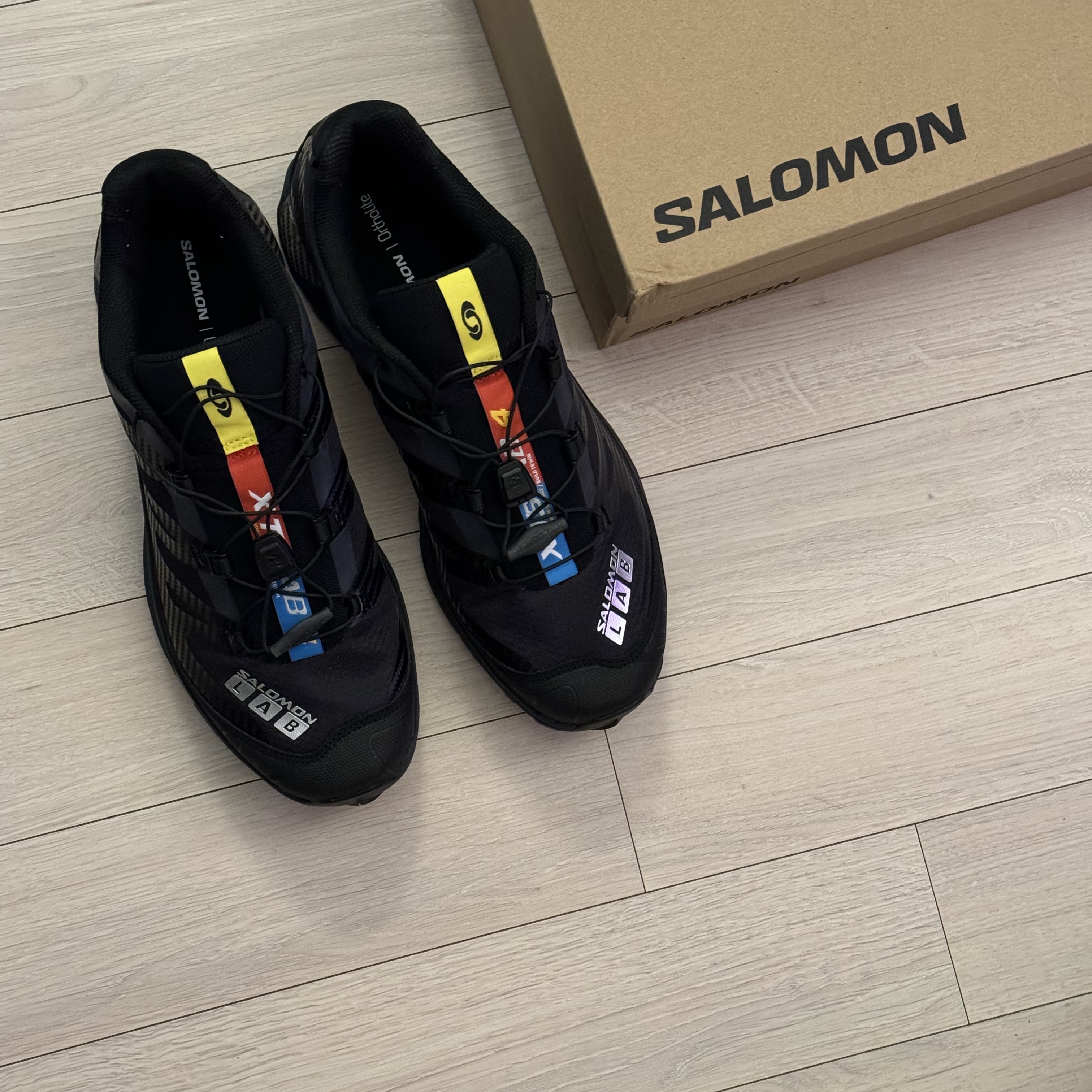 Salomon XT-4 Black Silver Metallic 착용 스타일