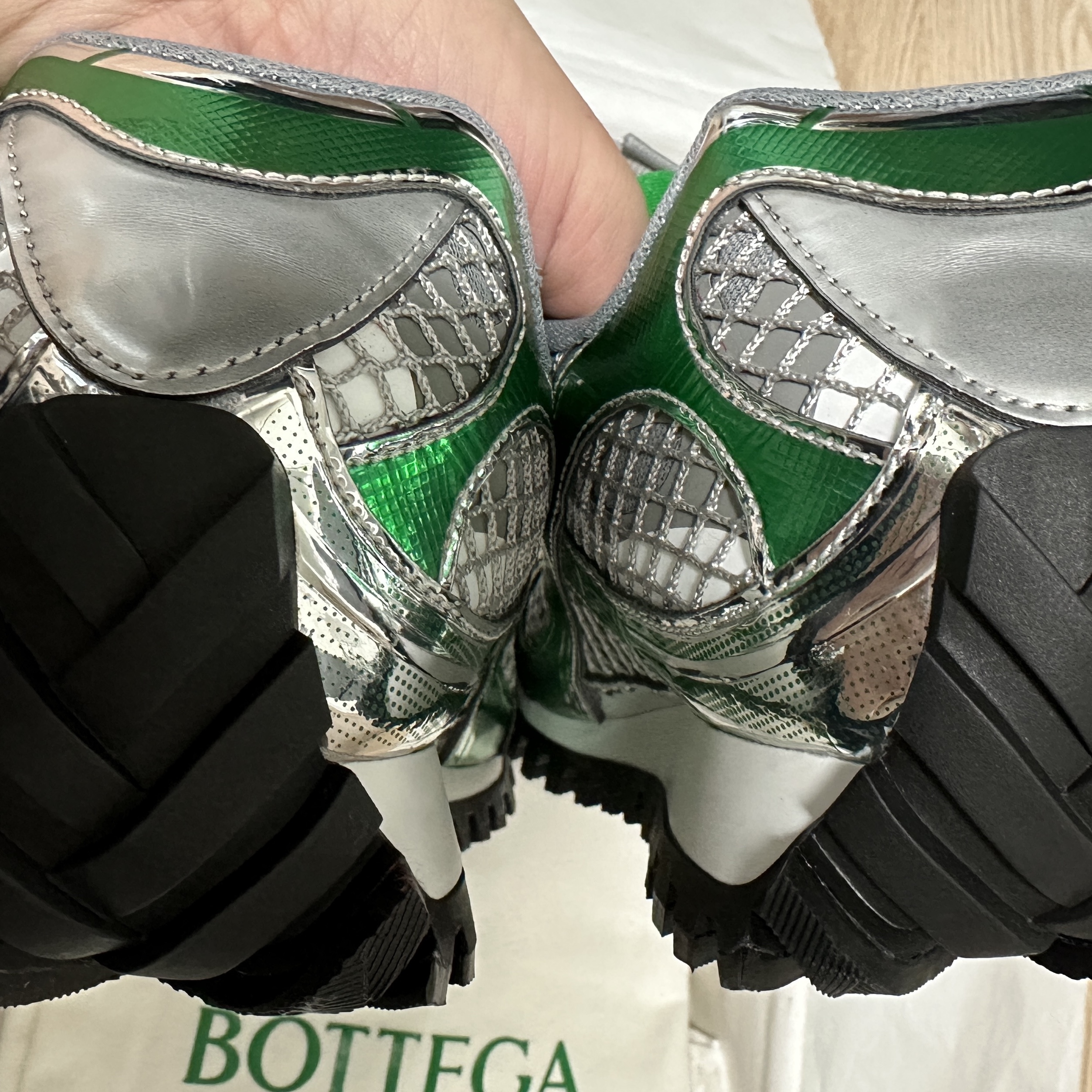 Bottega Veneta Orbit Sneaker Silver Parakeet, (W) Bottega Veneta Orbit Sneaker Silver Parakeet 착용 스타일 - 4