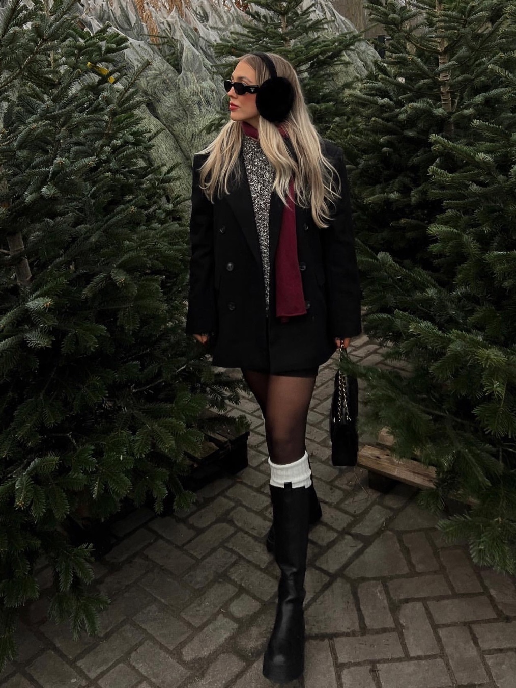 (W) Jil Sander Royal Leather Knee Boots Black, (W) Maison Margiela Tabi Knee High Boots Black 착용 스타일 - 2