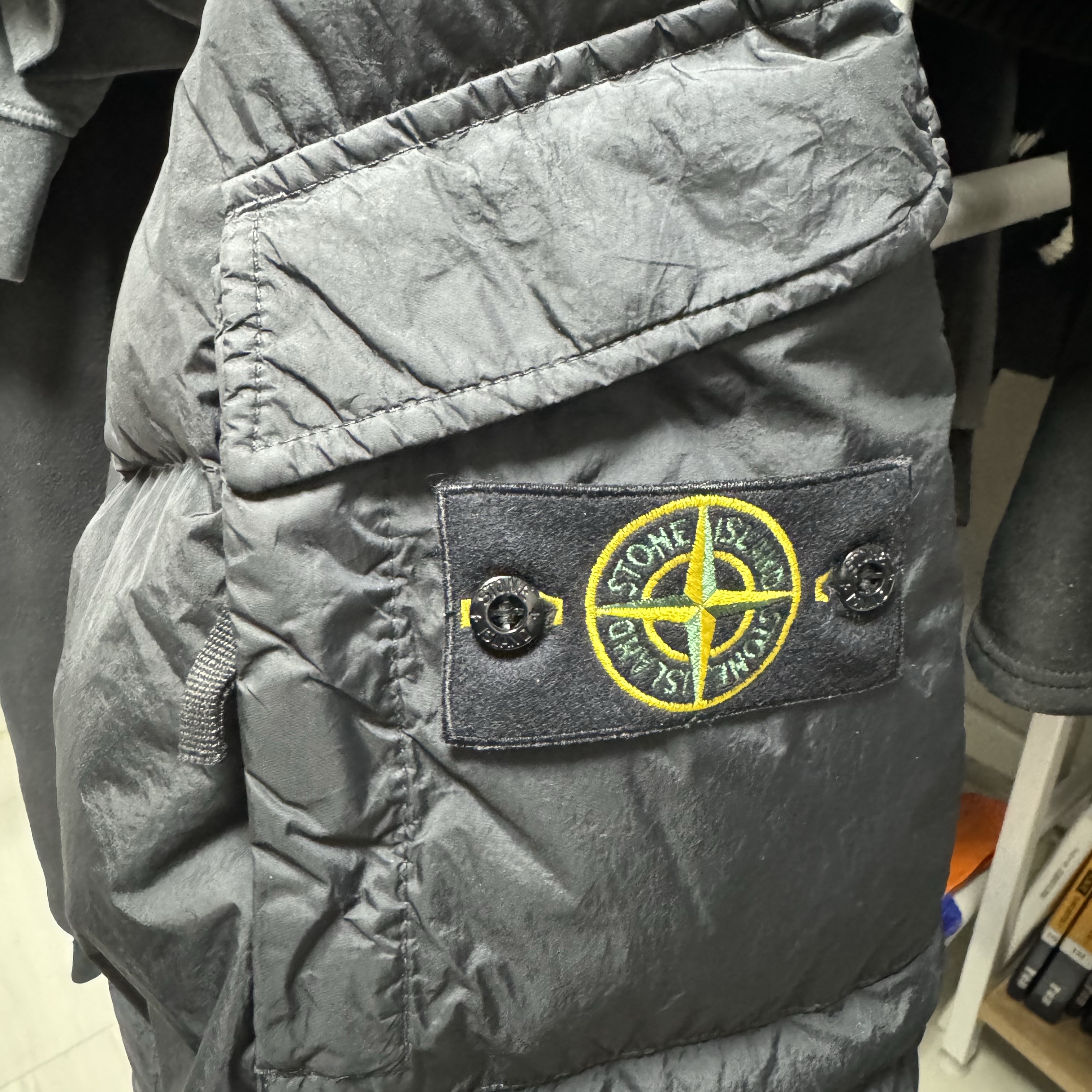 Stone Island 40223 Garment Dyed Crinkle Reps Down Jacket Black - 22FW 착용 스타일