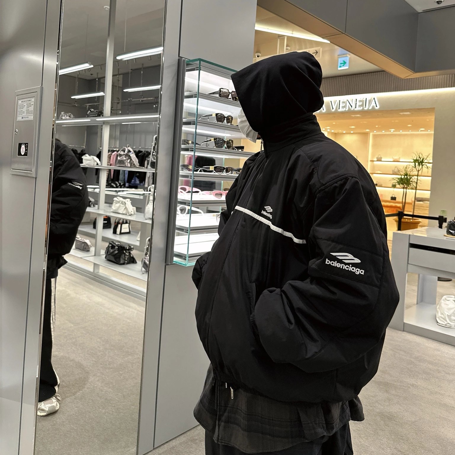 Balenciaga 3B Sports Icon Layered Tracksuit Jacket in Black 착용 스타일