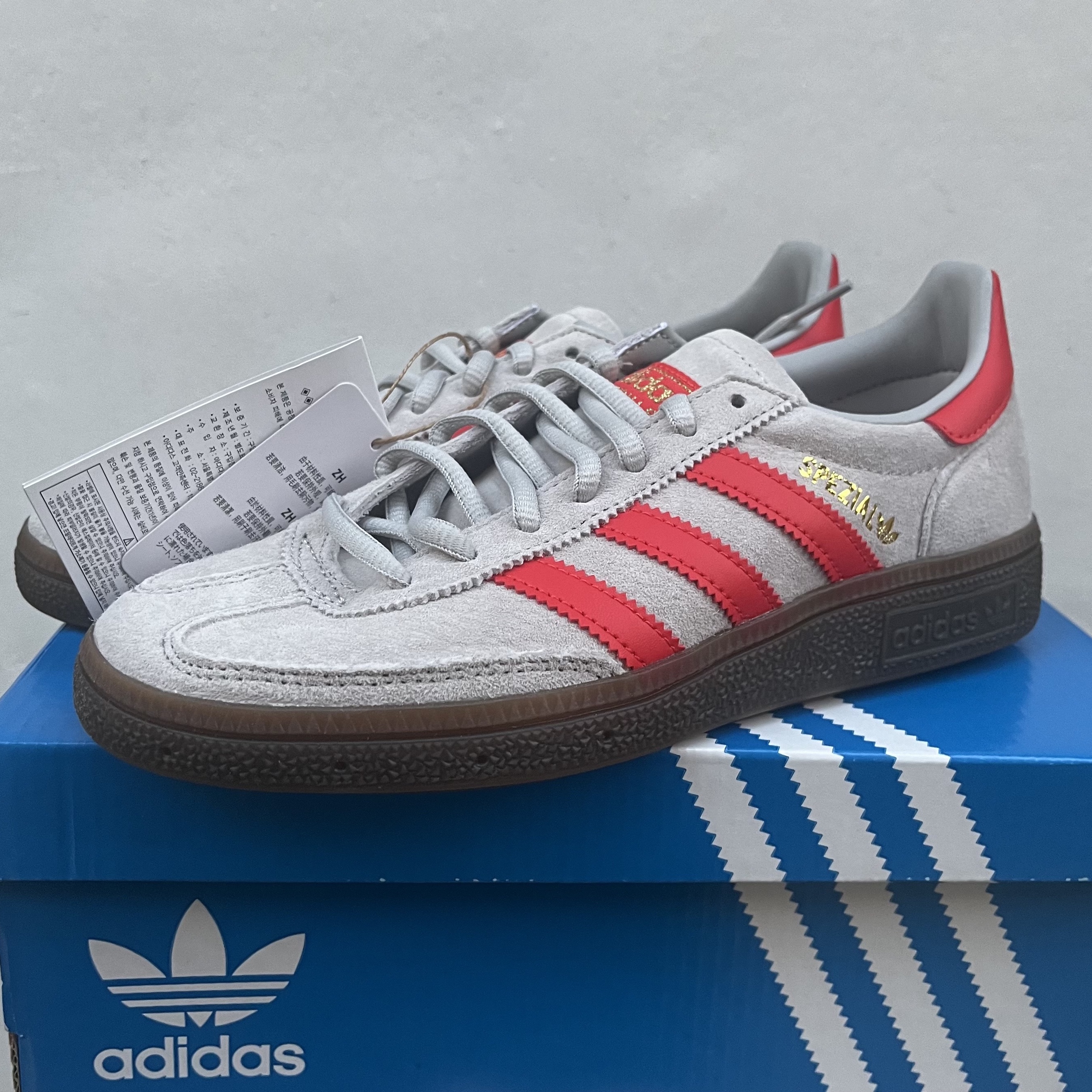 Adidas Spezial Handball Grey Hi-Res Red 착용 스타일 - 2