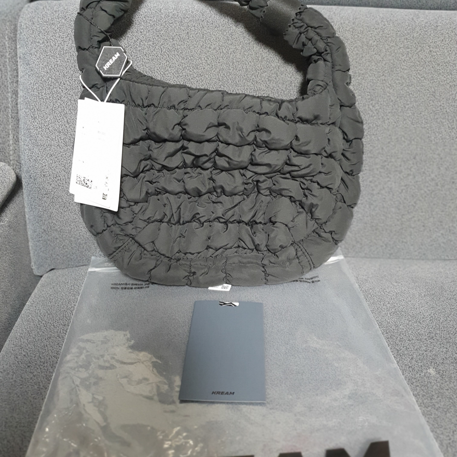 COS Quilted Mini Bag Black, COS Quilted Micro Bag Purple 착용 스타일 - 2
