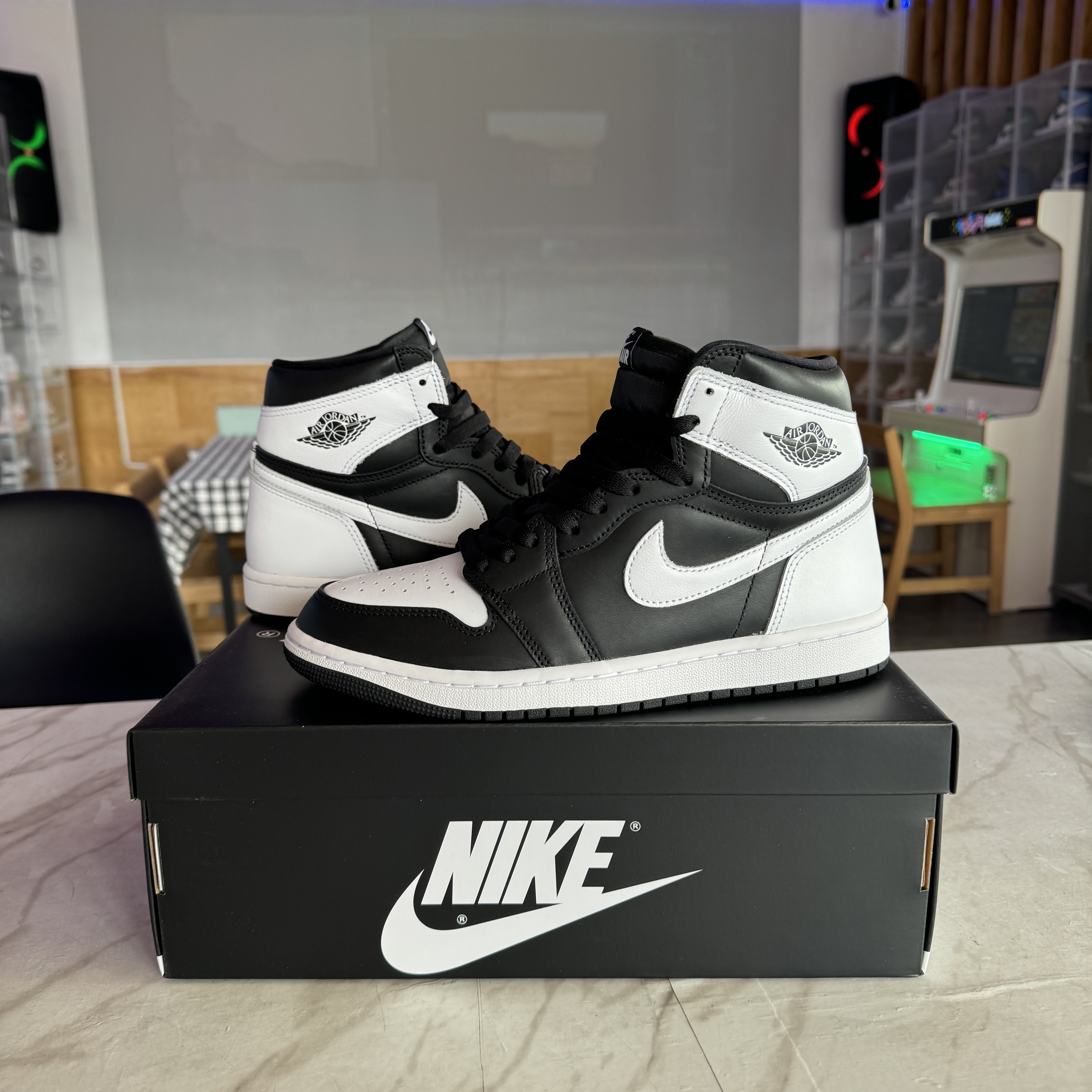 Jordan 1 Retro High OG Black White 착용 스타일 - 1