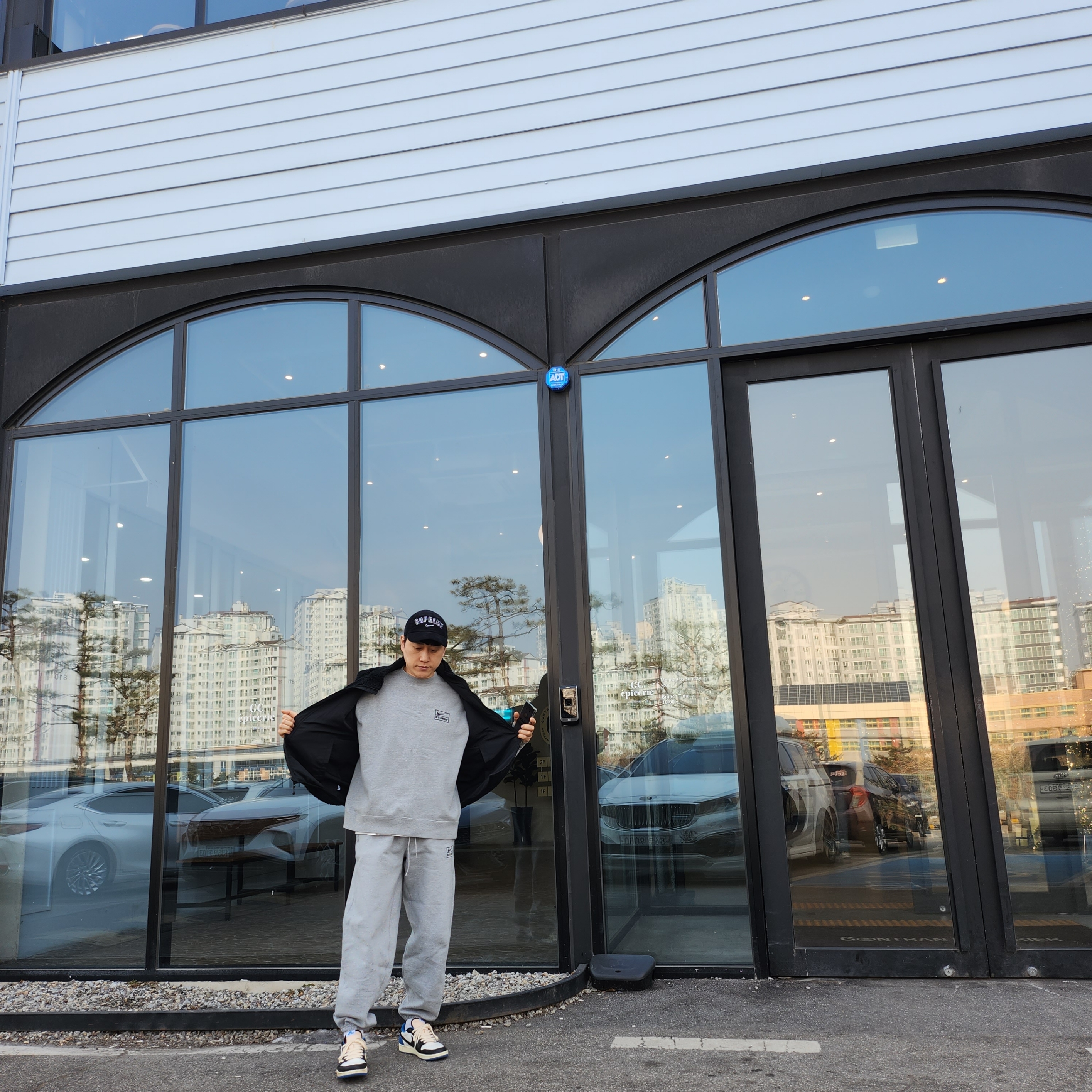 Supreme x Nike Arc Corduroy 6-Panel Black - 22SS, Nike x Stussy NRG Fleece Pants Dark Grey Heather (DO9340-063) 착용 스타일 - 5