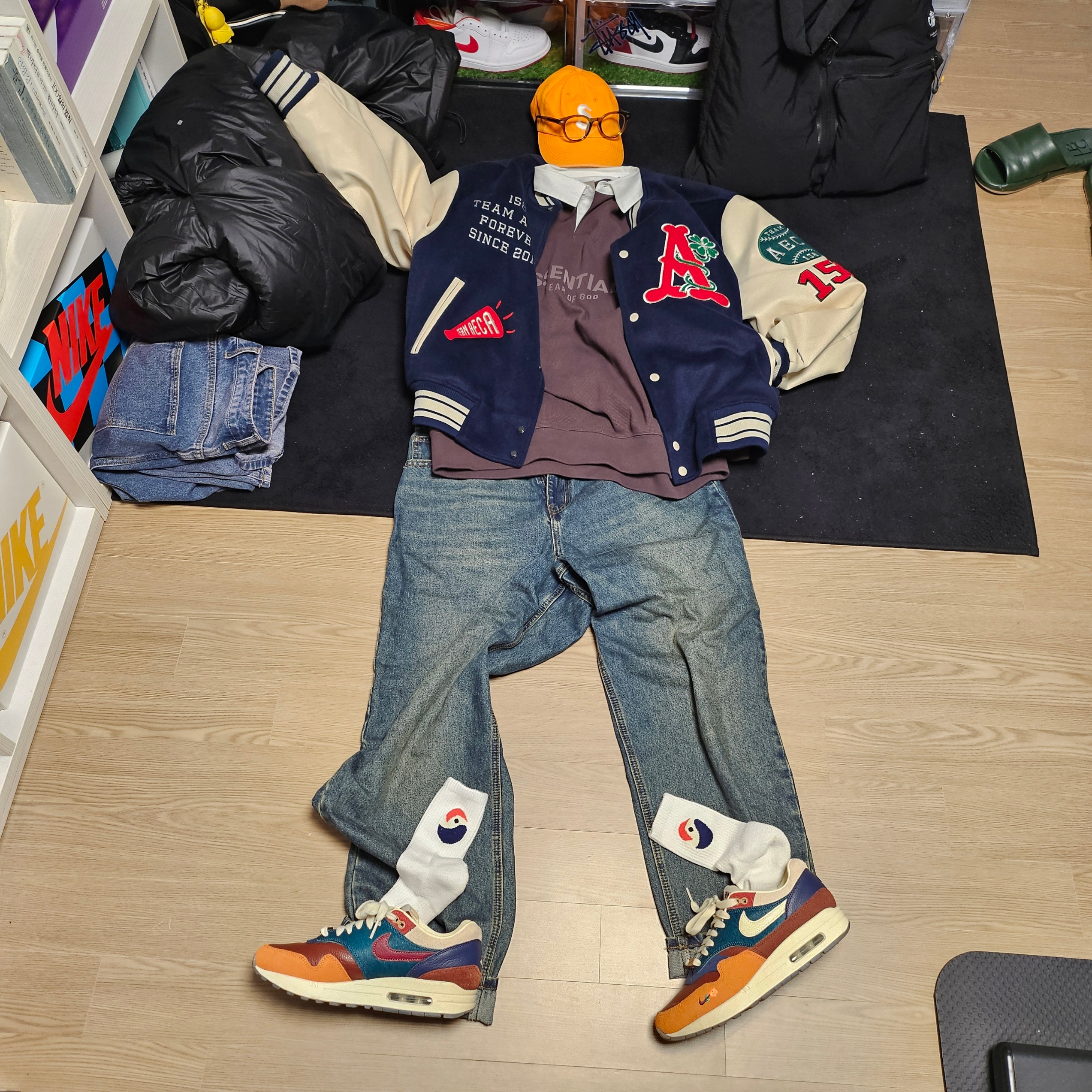 Supreme Pigment Canvas S Logo 6-Panel Orange - 23SS, New Era x Aeca White Varsity Jacket Navy 착용 스타일 - 2