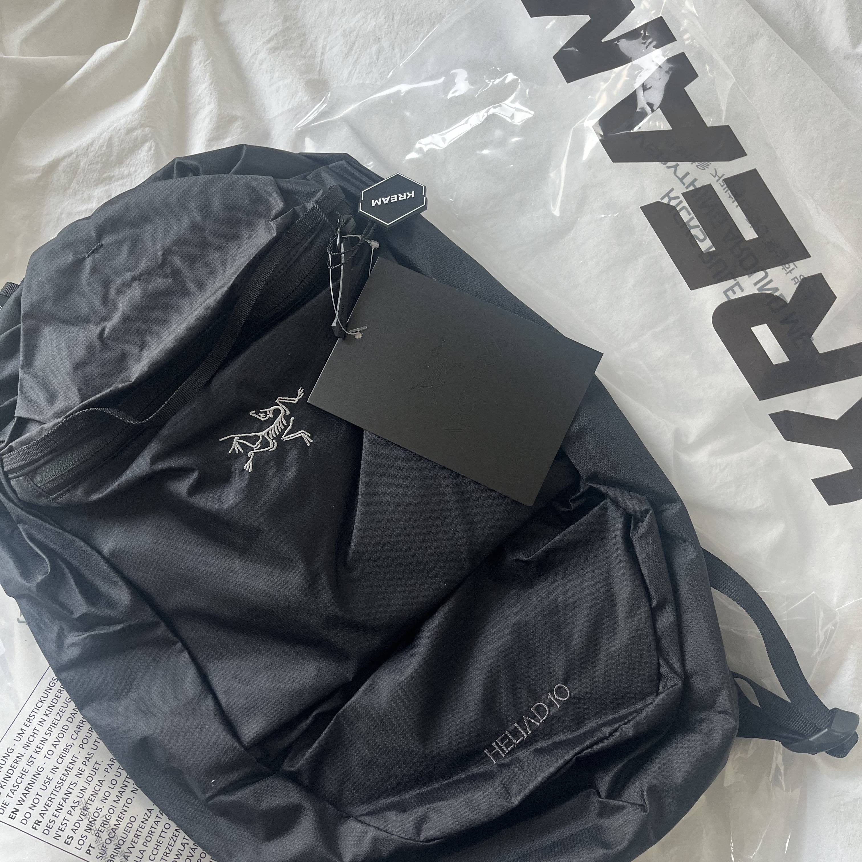 Arc'teryx Heliad 10 Backpack Black 착용 스타일