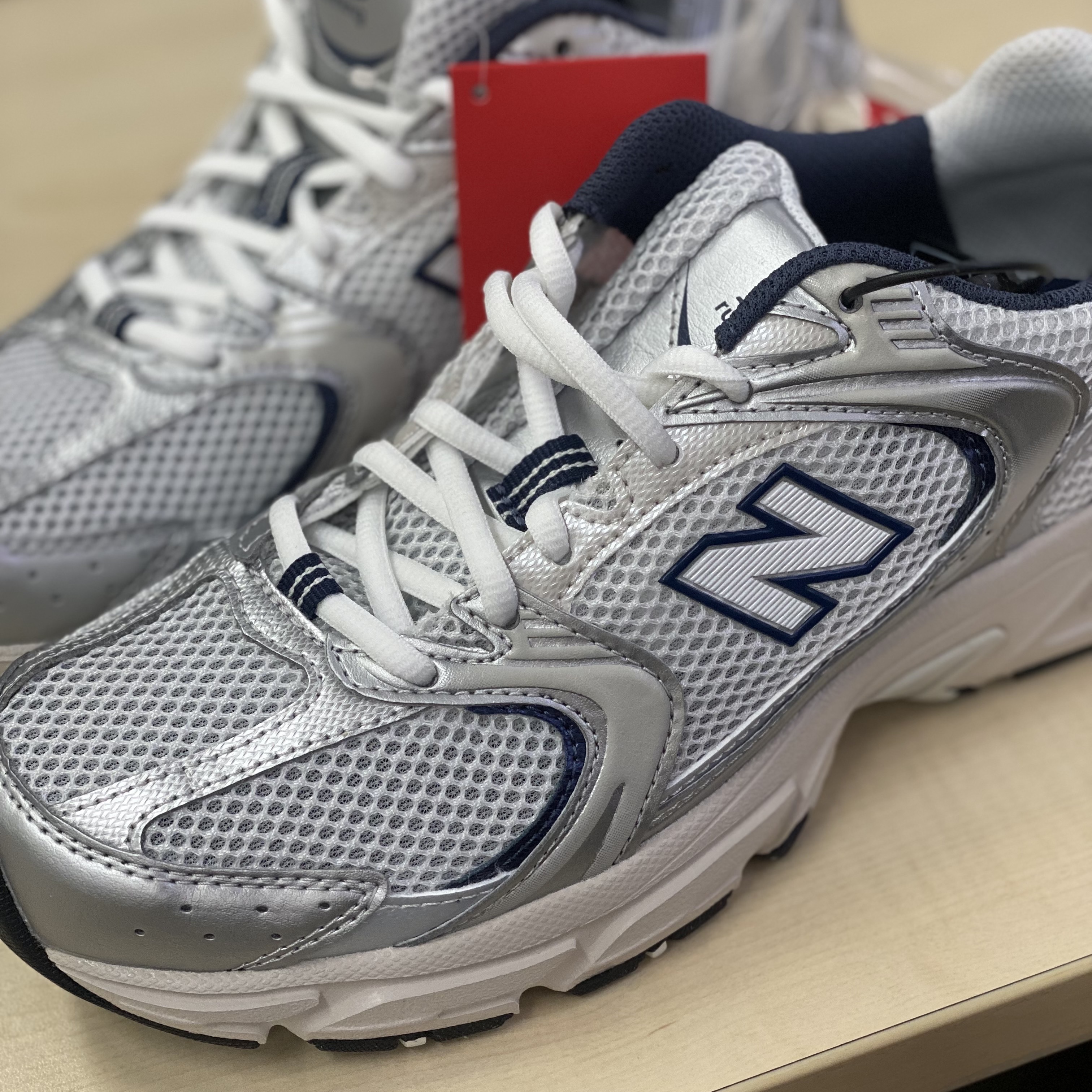 New Balance 530 Steel Grey 착용 스타일 - 2