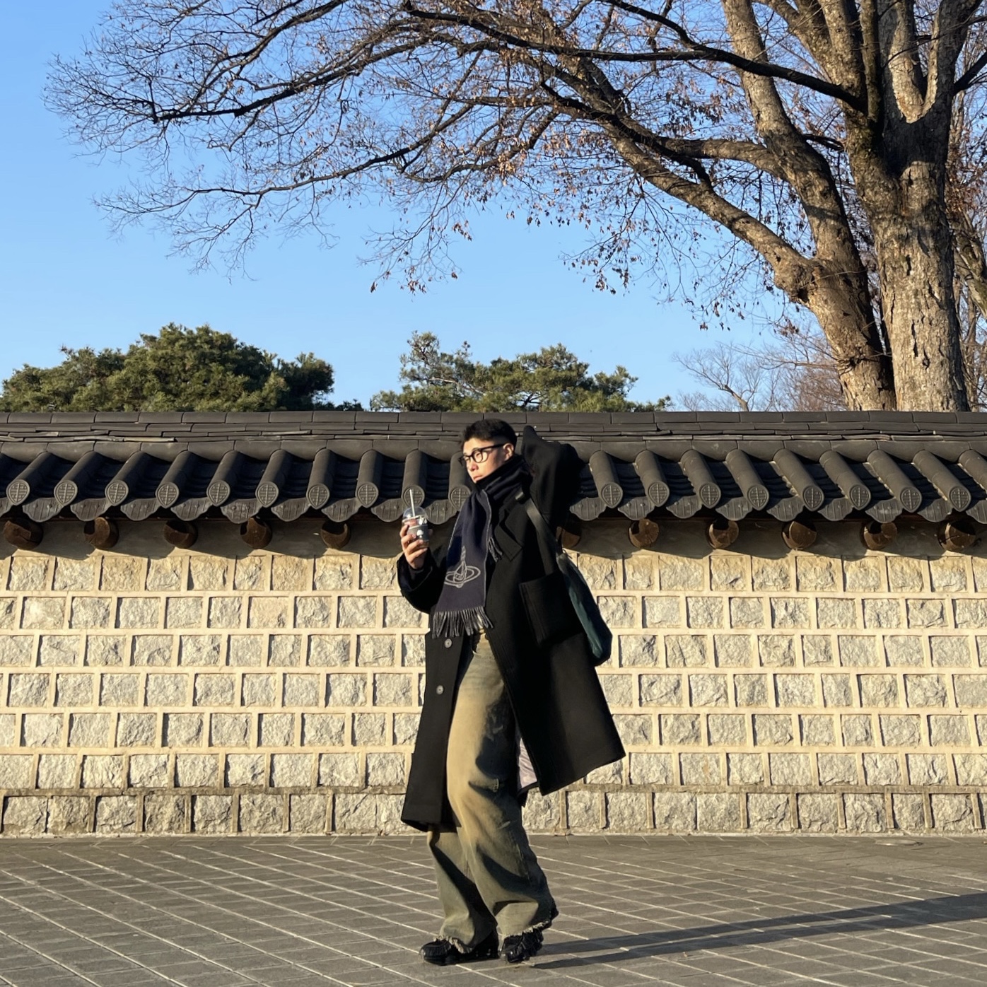 Undermycar Legion.02 Balmacaan Oversized Wool Coat Black, (W) Nike Shox TL Black and Max Orange 착용 스타일 - 2