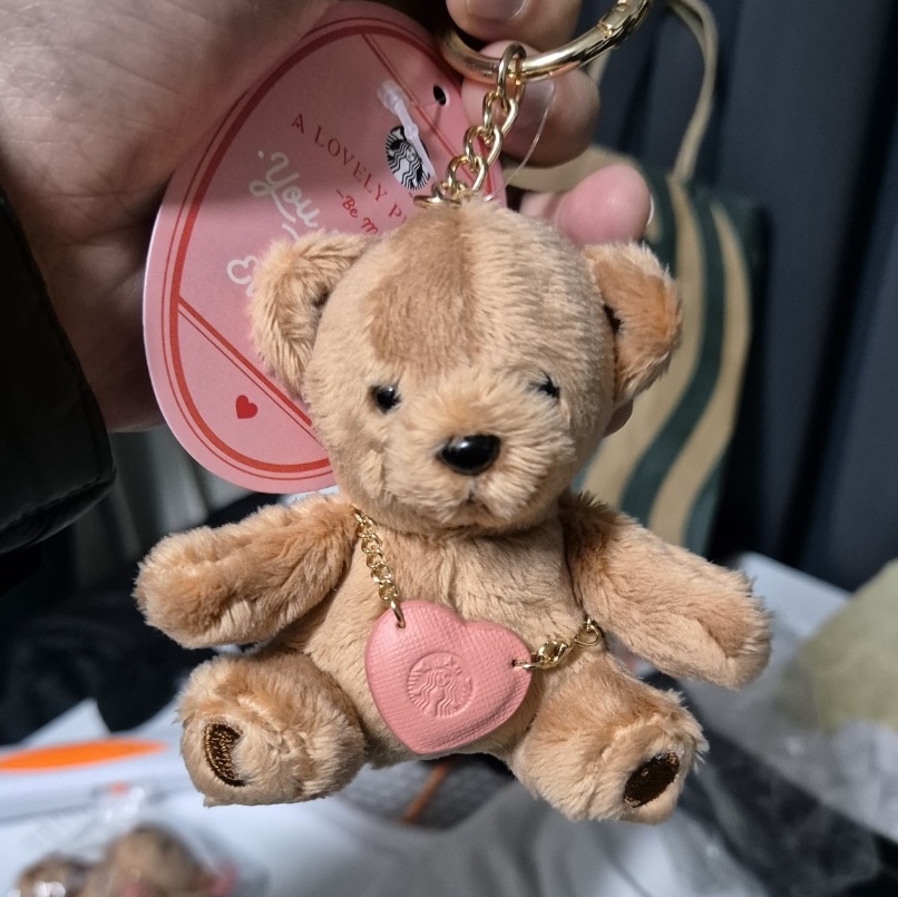 Starbucks Be Mine Bear Fabric Keychain 착용 스타일