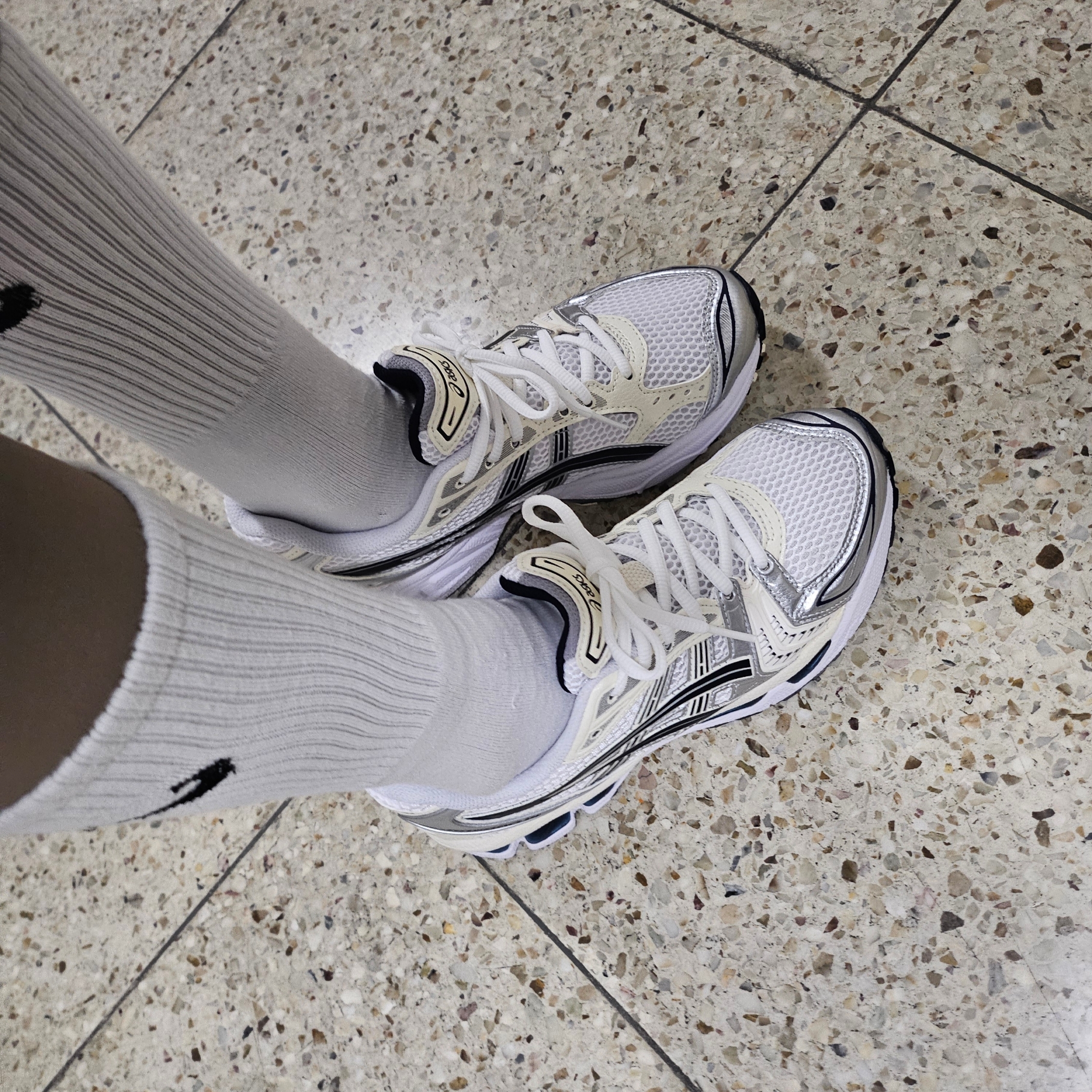 (W) Asics Gel-Kayano 14 White Midnight 착용 스타일
