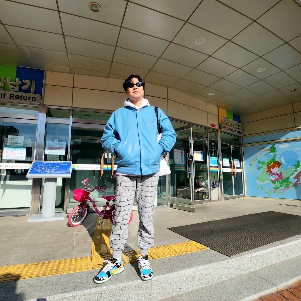 Nike x Ben & Jerry's SB Dunk Low Chunky Dunky, Converse x Fragment Hoodie White 착용 스타일