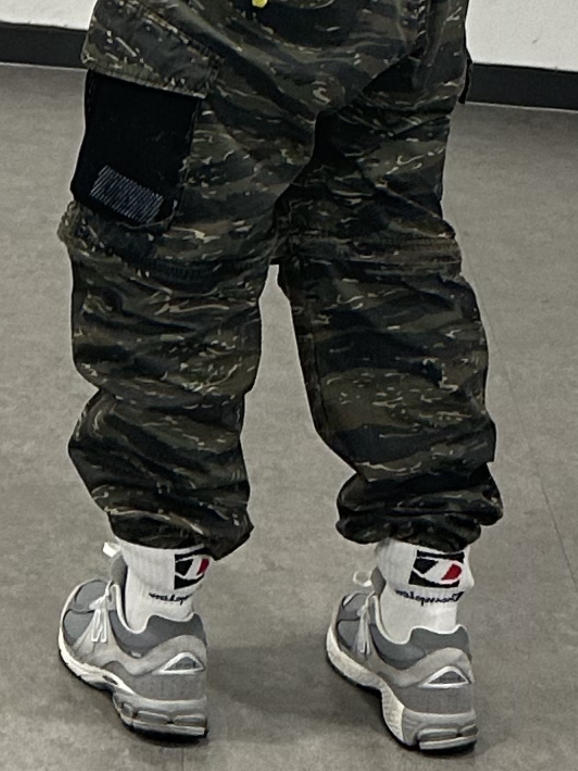 Nike ACG Lungs Long Sleeve T-Shirt Summit White - Asia, Supreme Mesh Pocket Belted Cargo Pants Tigerstripe Camo - 21SS 착용 스타일 - 3