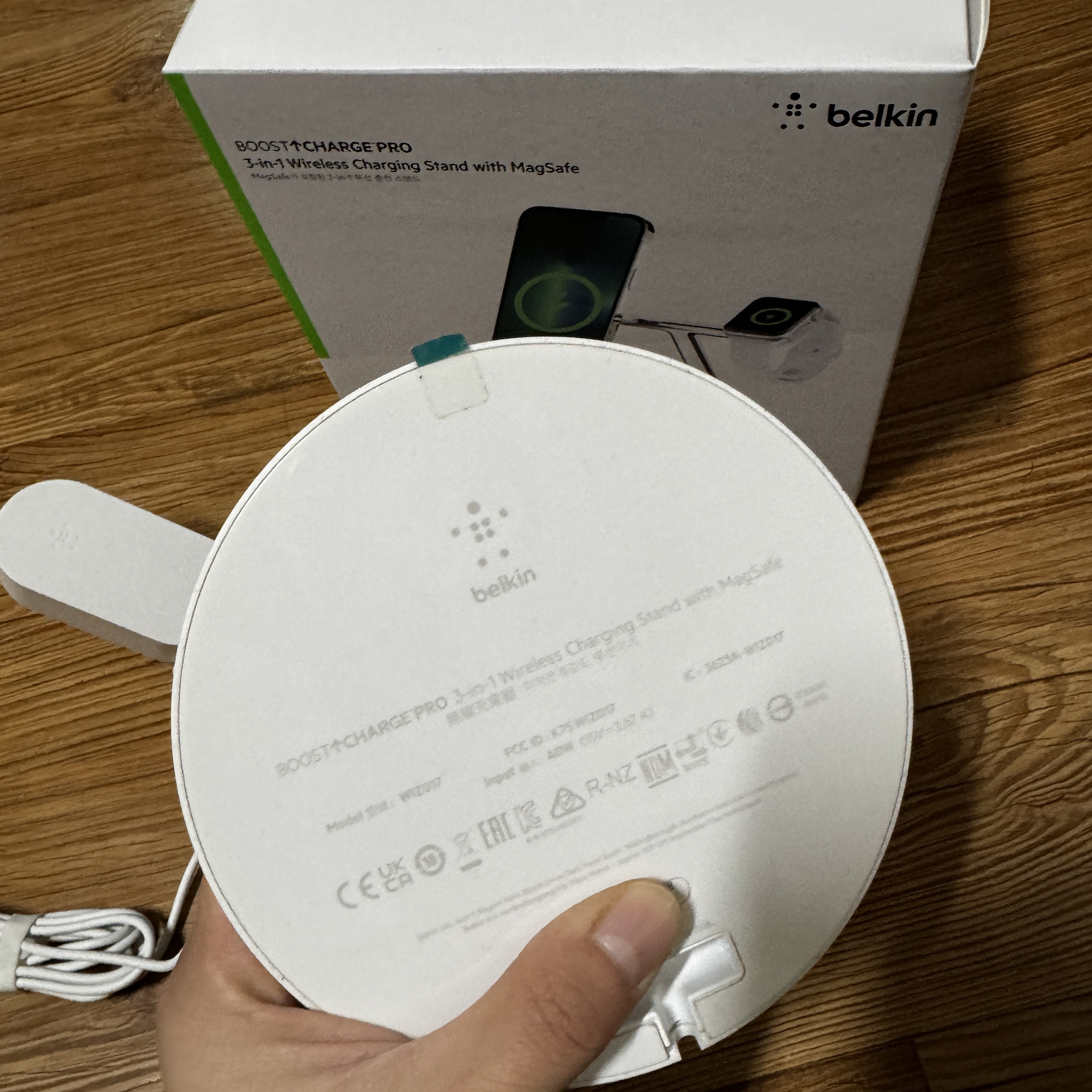 Belkin 3-in-1 MagSafe 15W Wireless Charging Stand WIZ017kr White 착용 스타일 - 5