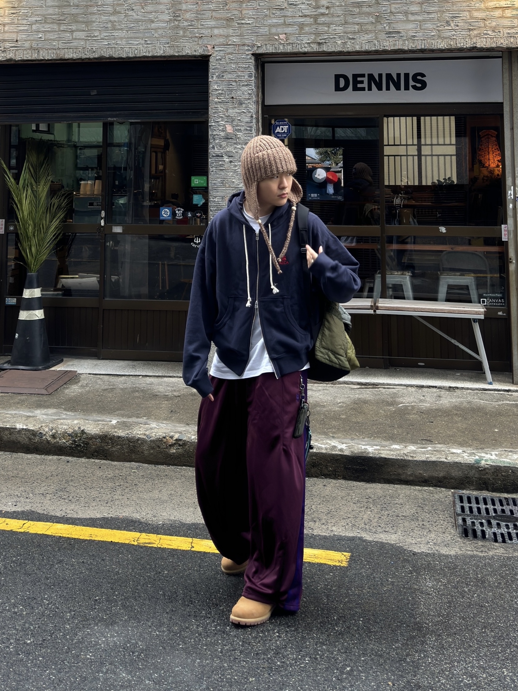 Needles H.D. Track Pants Poly Smooth Wine 착용 스타일 - 3