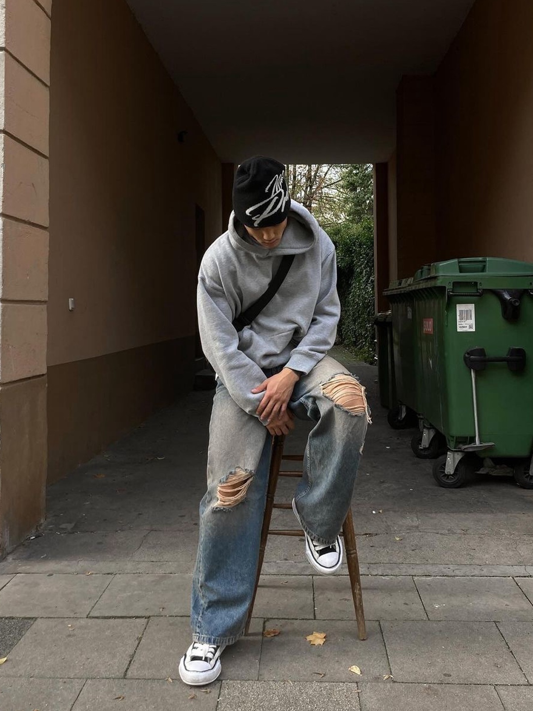 Resurrection13 Knee Destroyed Denim Pants Light Blue 착용 스타일 - 5