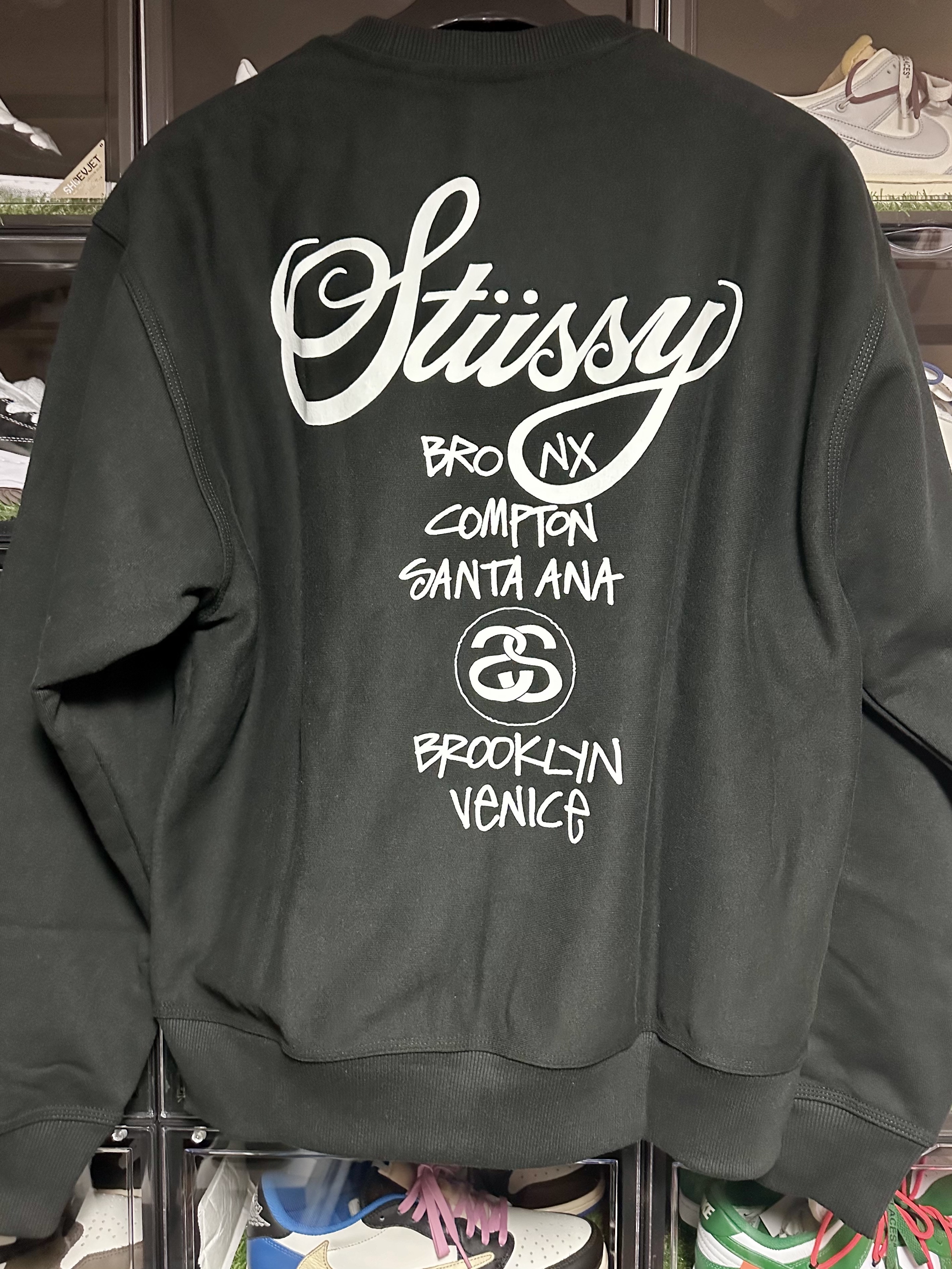 Stussy World Tour Crew Black 2023 착용 스타일 - 2