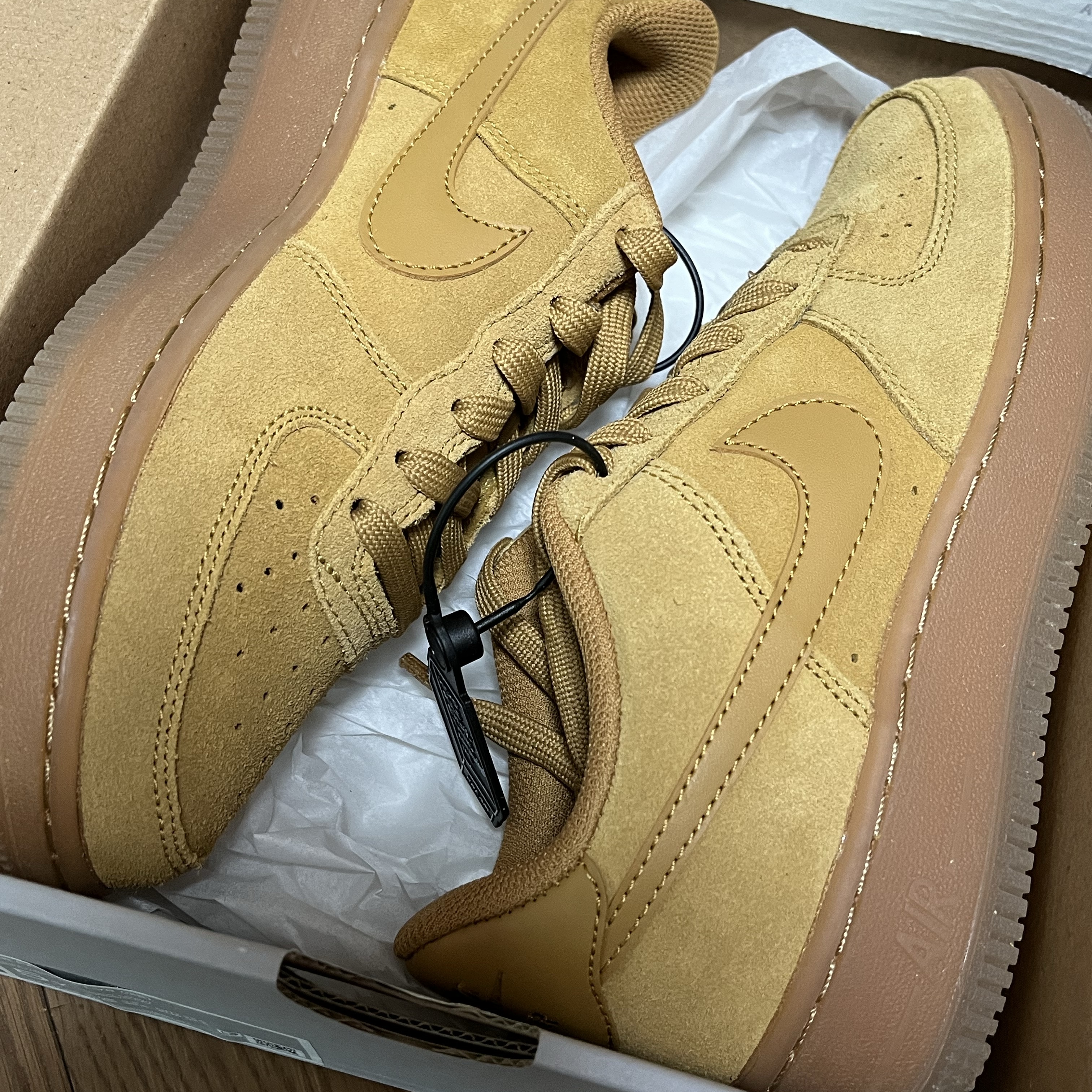 (GS) Nike Air Force 1 LV8 3 Wheat 착용 스타일
