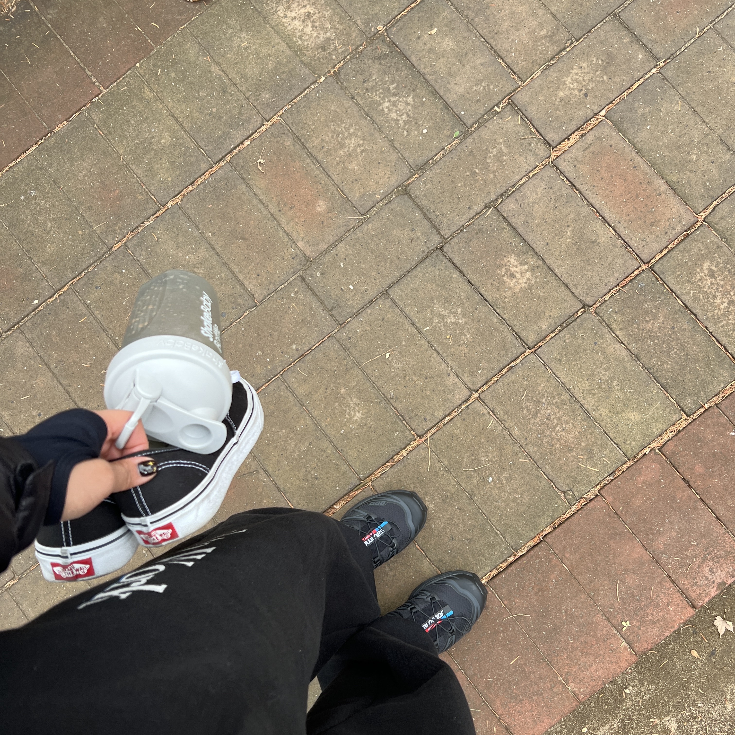 Salomon XT-6 ADV Black, Vans Authentic Black White 착용 스타일