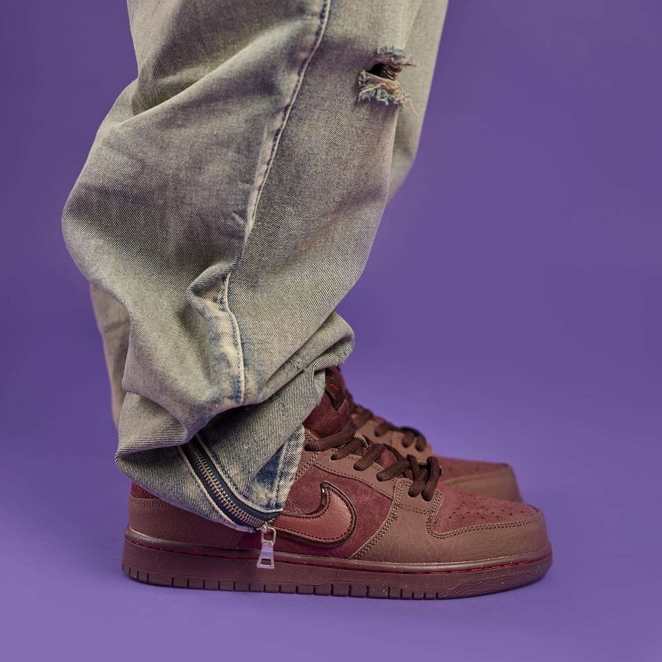 Nike SB Dunk Low PRM Burgundy Crush 착용 스타일 - 1