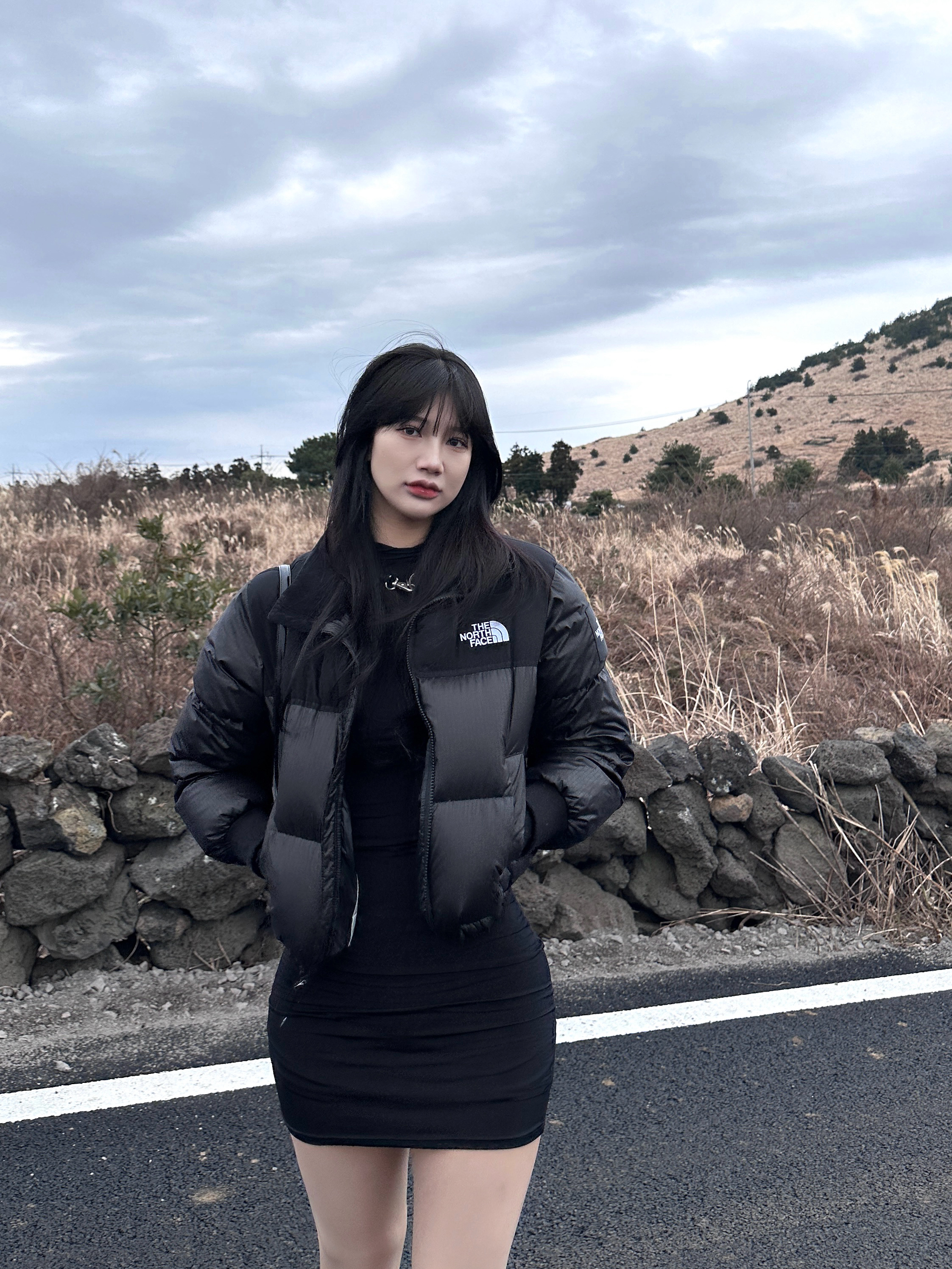 (W) The North Face White Label Novelty Nuptse Down Jacket Black 착용 스타일 - 1