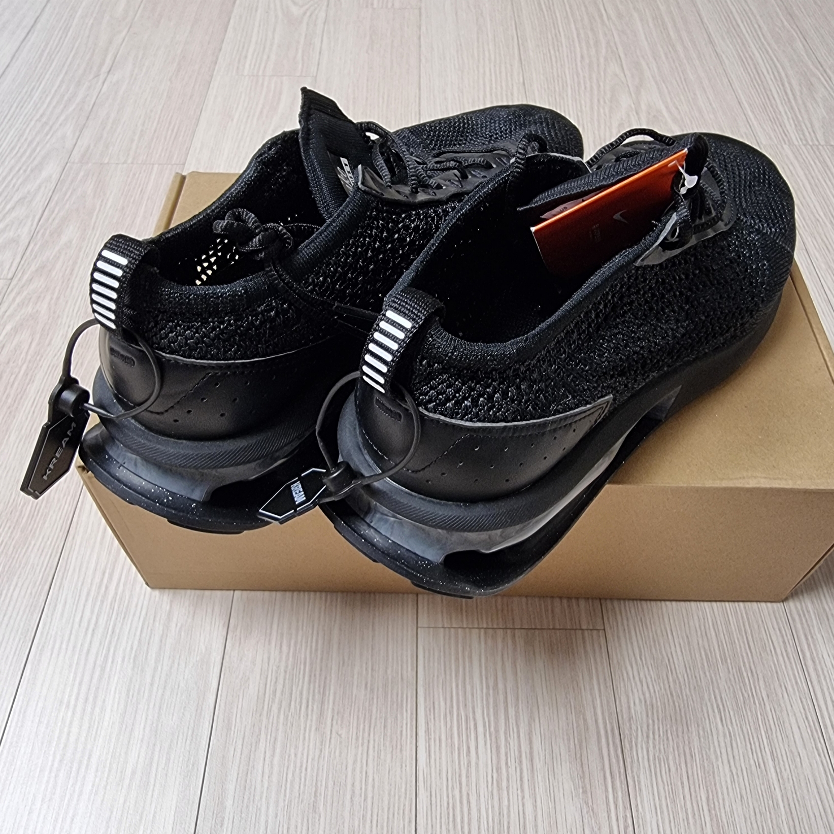 Nike Air Max Flyknit Racer Anthracite Black 착용 스타일 - 4