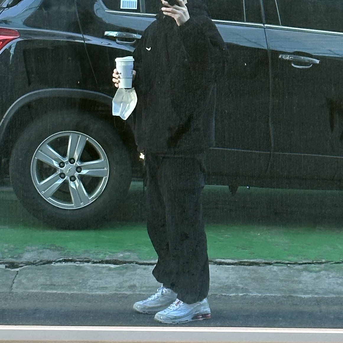 Nike x Supreme Shox Ride 2 SP White, Supreme x Nike Arc Corduroy Cargo Pants Black - 22SS 착용 스타일 - 1
