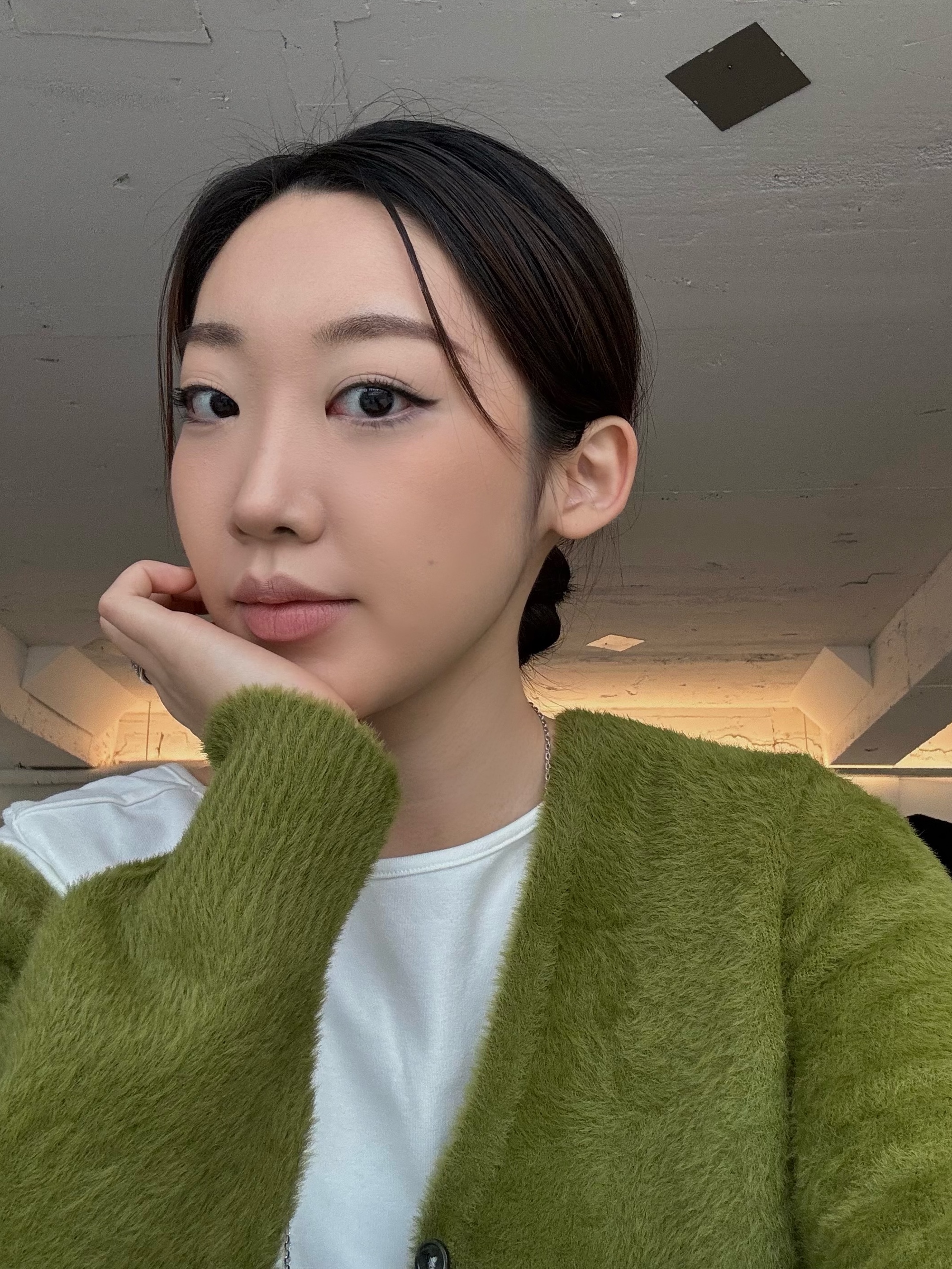 Stussy Shaggy Cardigan Olive, Stussy Shaggy Cardigan Black 착용 스타일 - 3