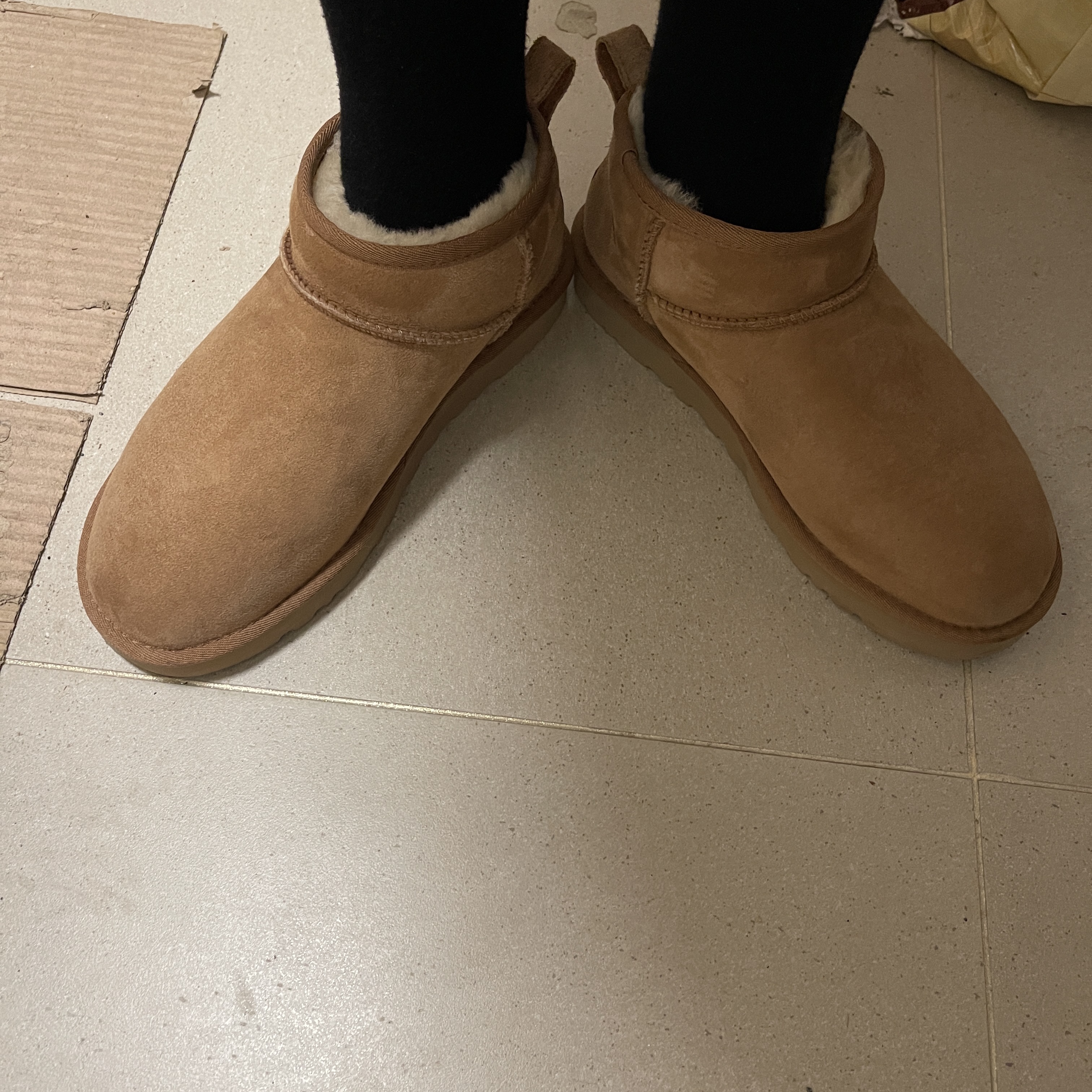 (W) UGG Classic Ultra Mini Boots Chestnut 착용 스타일