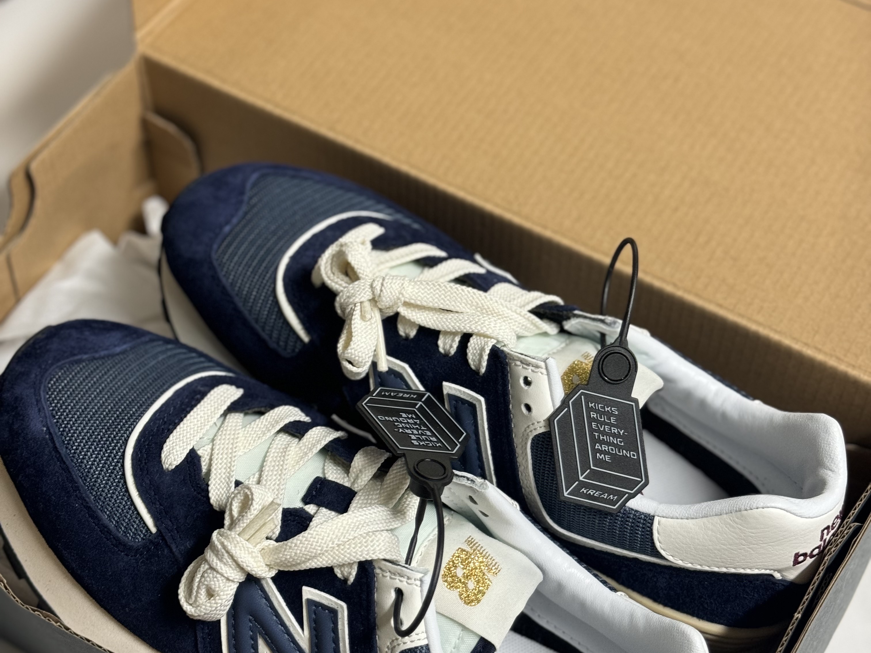 New Balance 574 Legacy Navy 착용 스타일