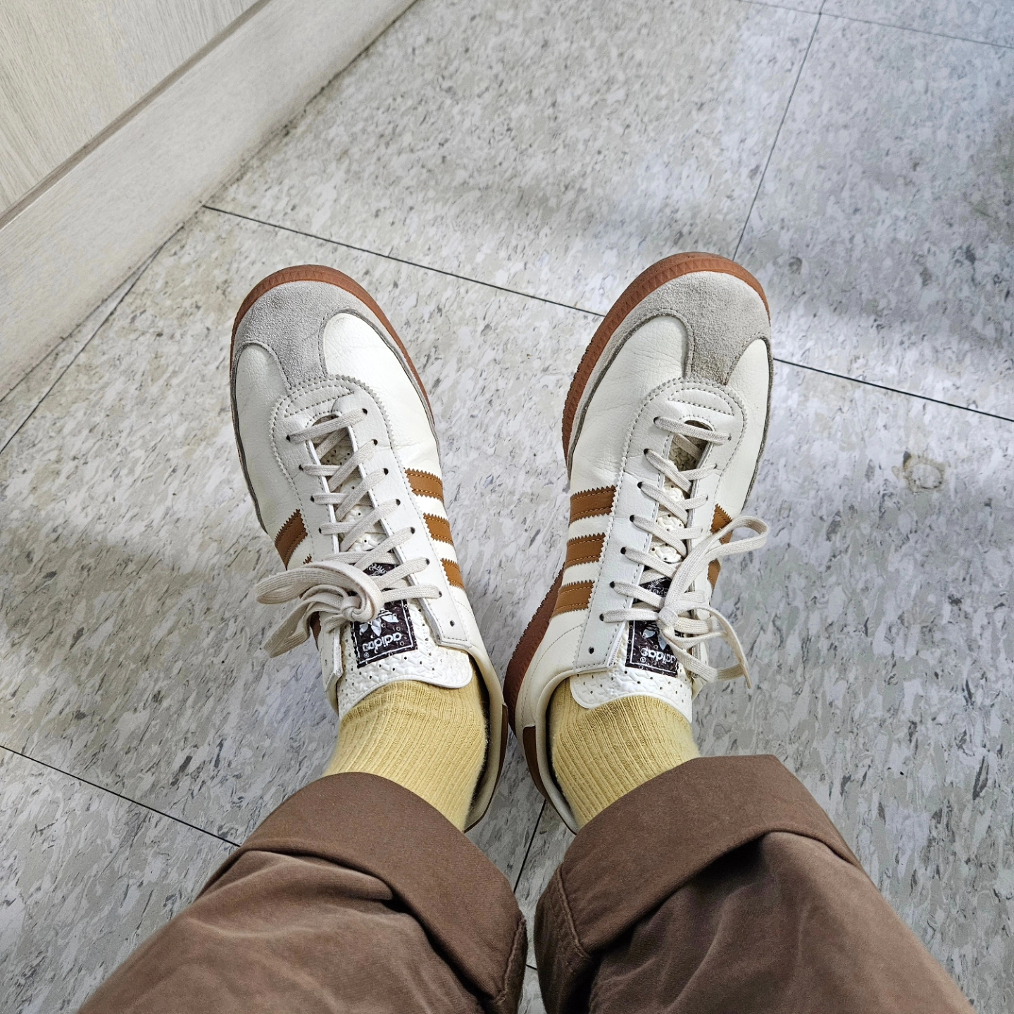 Adidas City Series Triest Cream White, Omega Seamaster Planet Ocean 600M Co Axial Master Chronometer Steel Black 착용 스타일 - 6