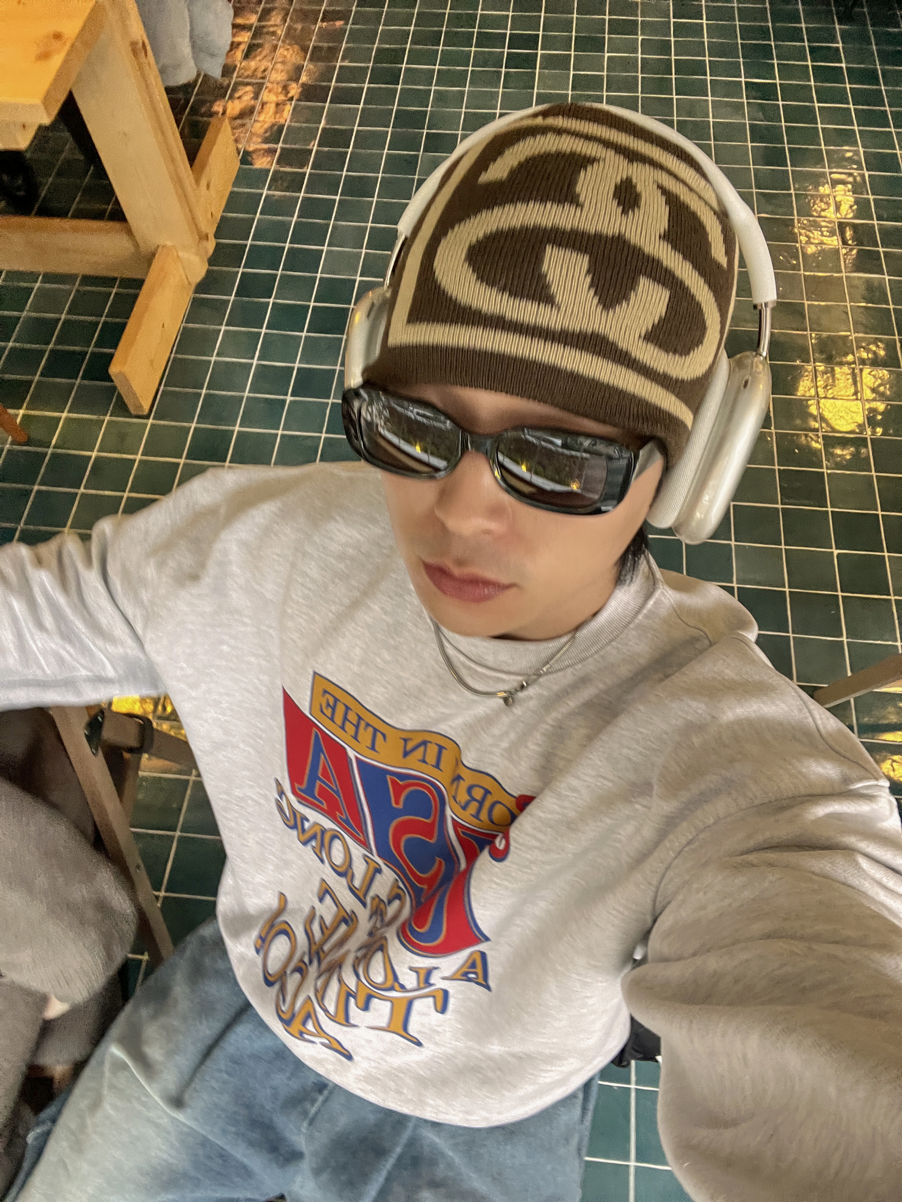 Stussy SS Link Skullcap Beanie Brown, Apple AirPods Max Lightning Silver (Korean Ver.) 착용 스타일 - 1