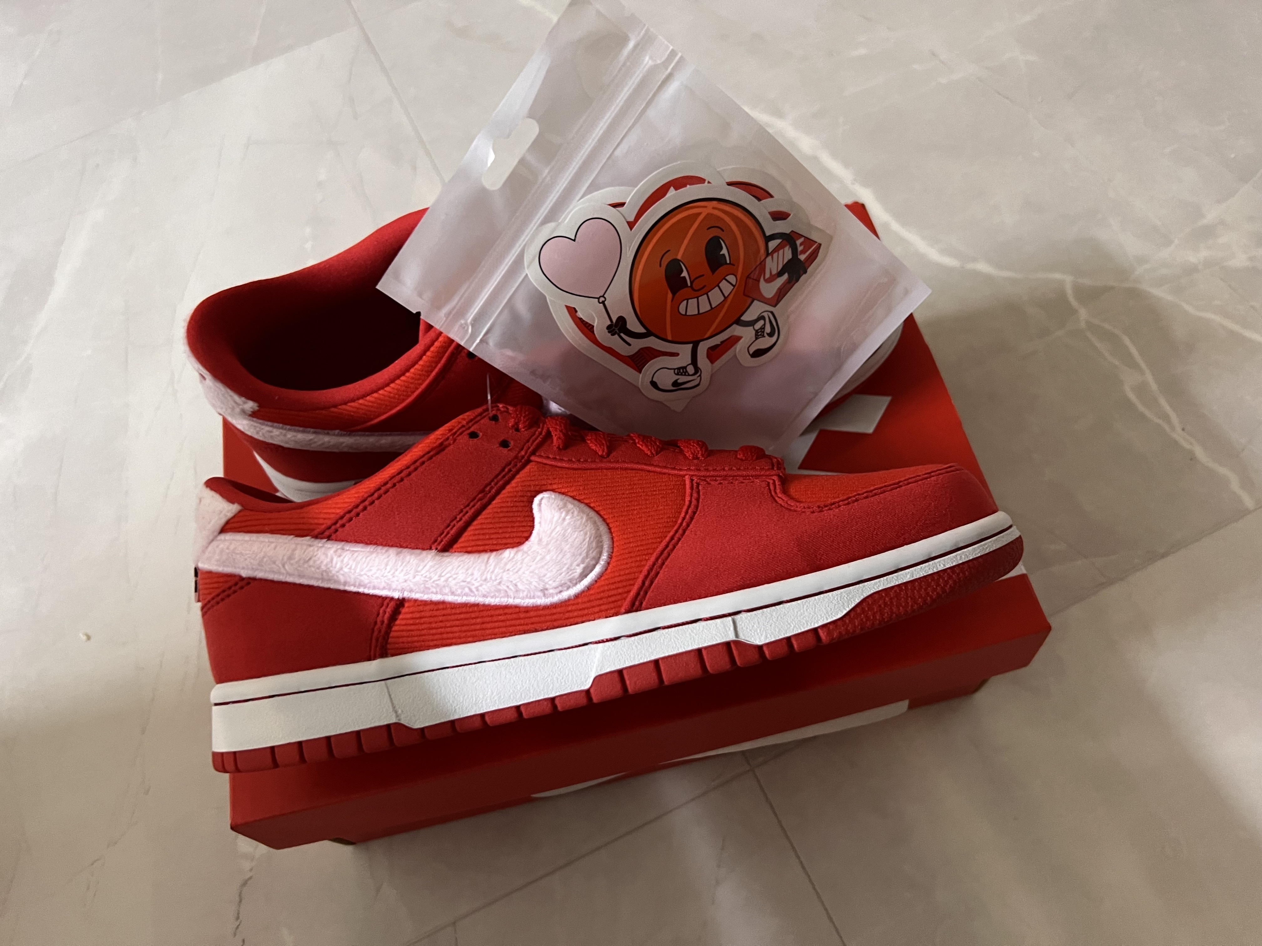 (GS) Nike Dunk Low Valentine Day Fire Red 착용 스타일