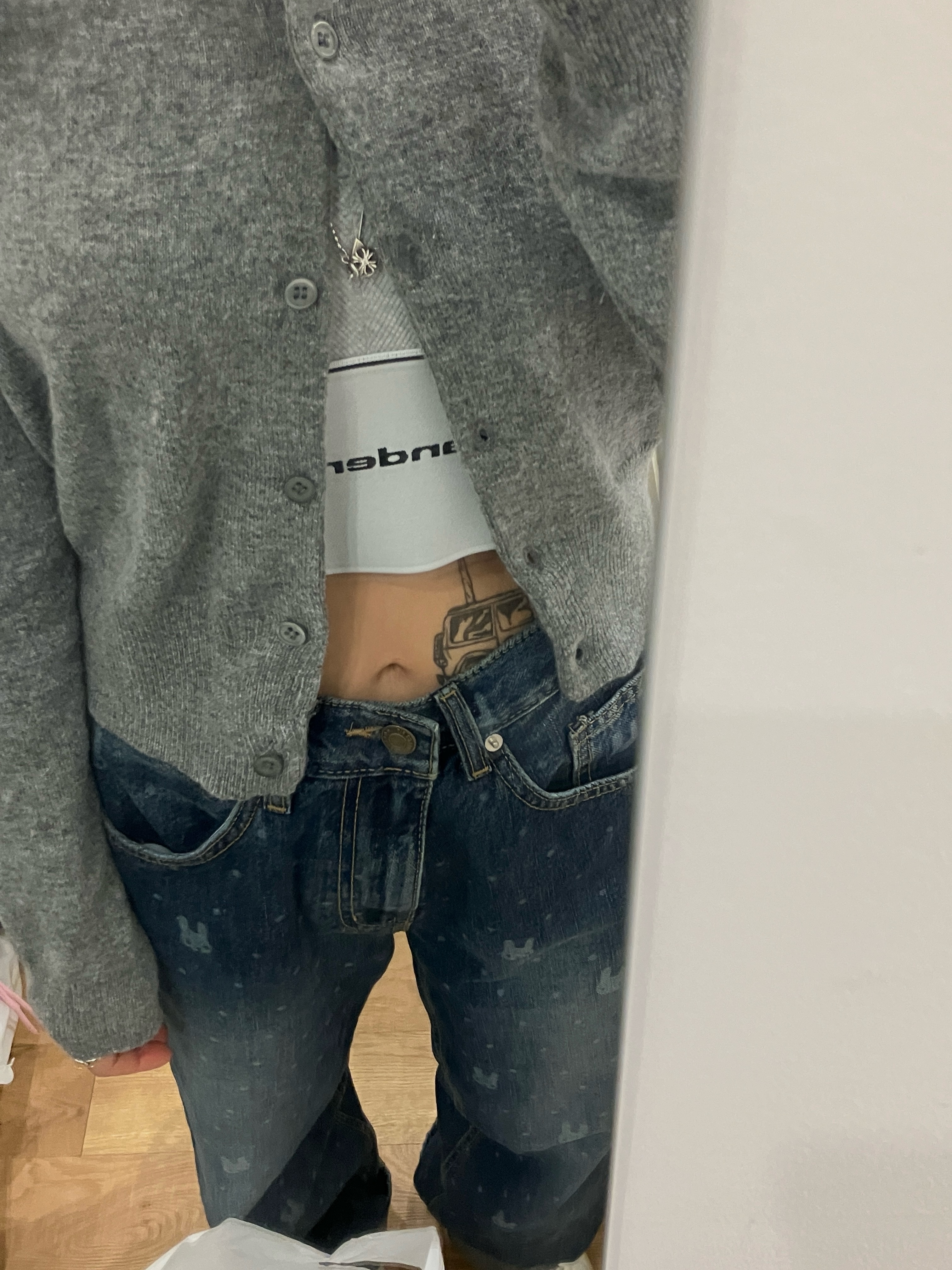 (W) 알렉산더 왕 레더 로고 엘라스틱 브라 블랙 착용 스타일